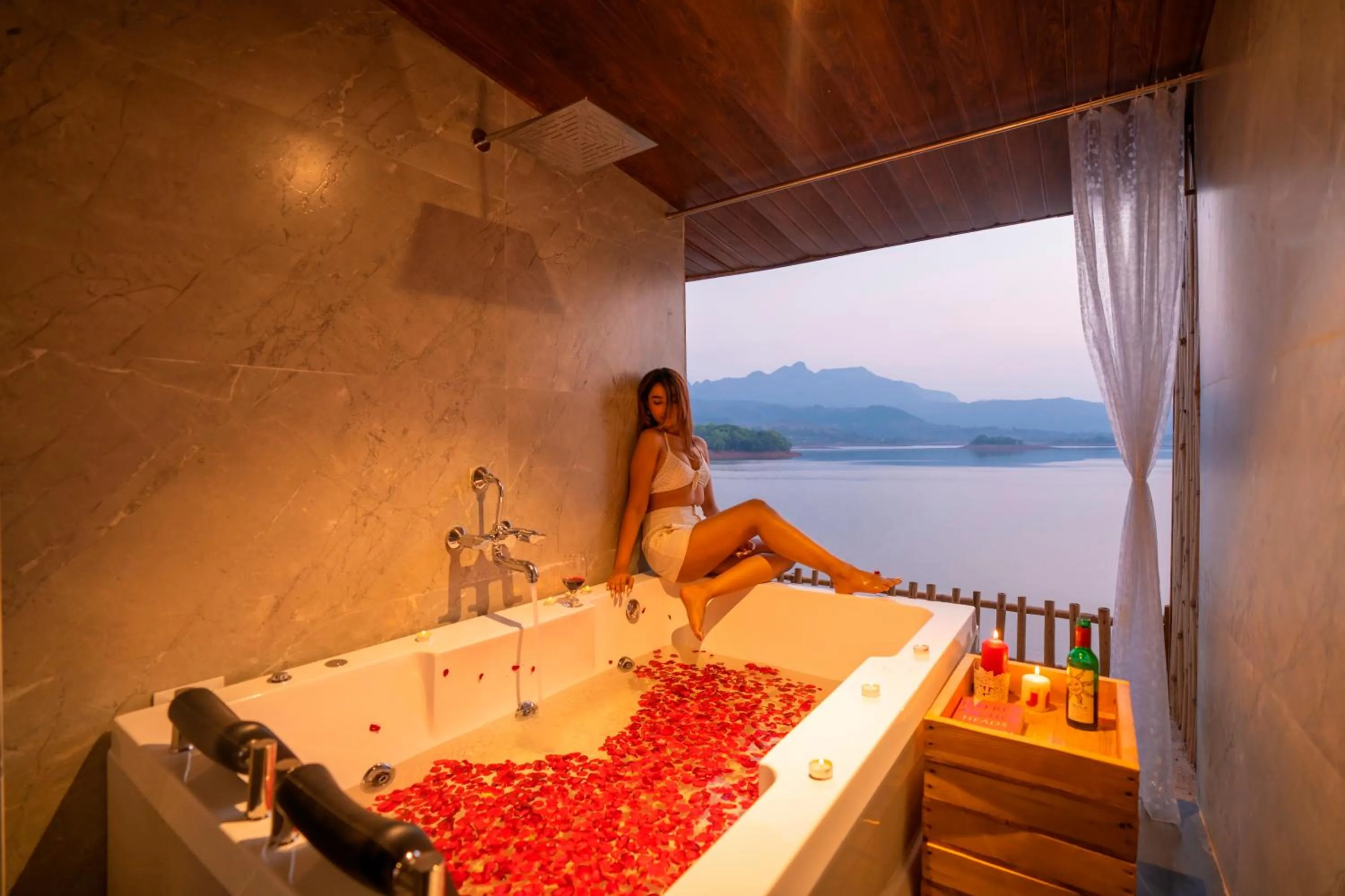 Bath in Zostel Plus Lonavala