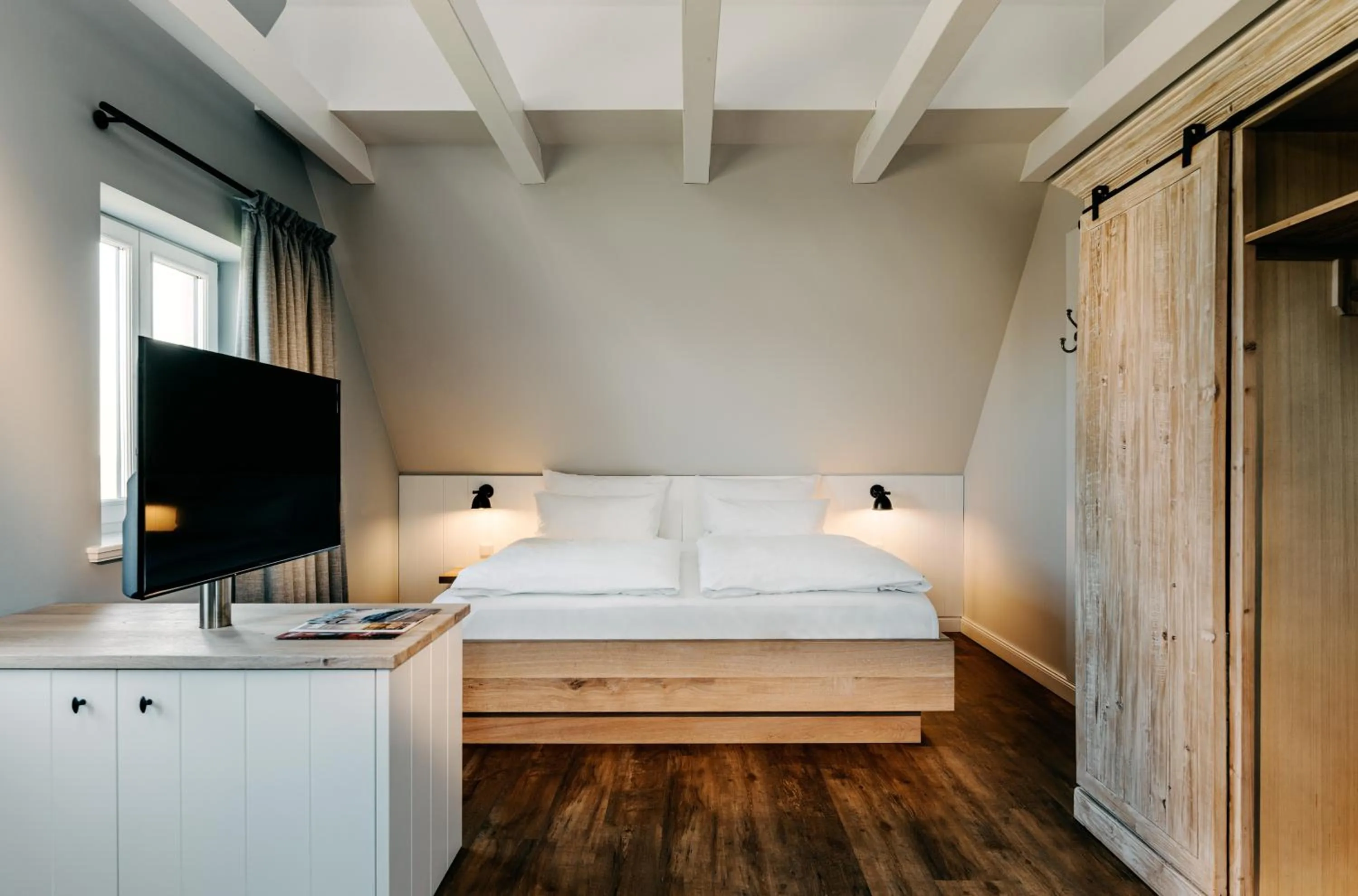 Photo of the whole room, Bed in Seaside 43