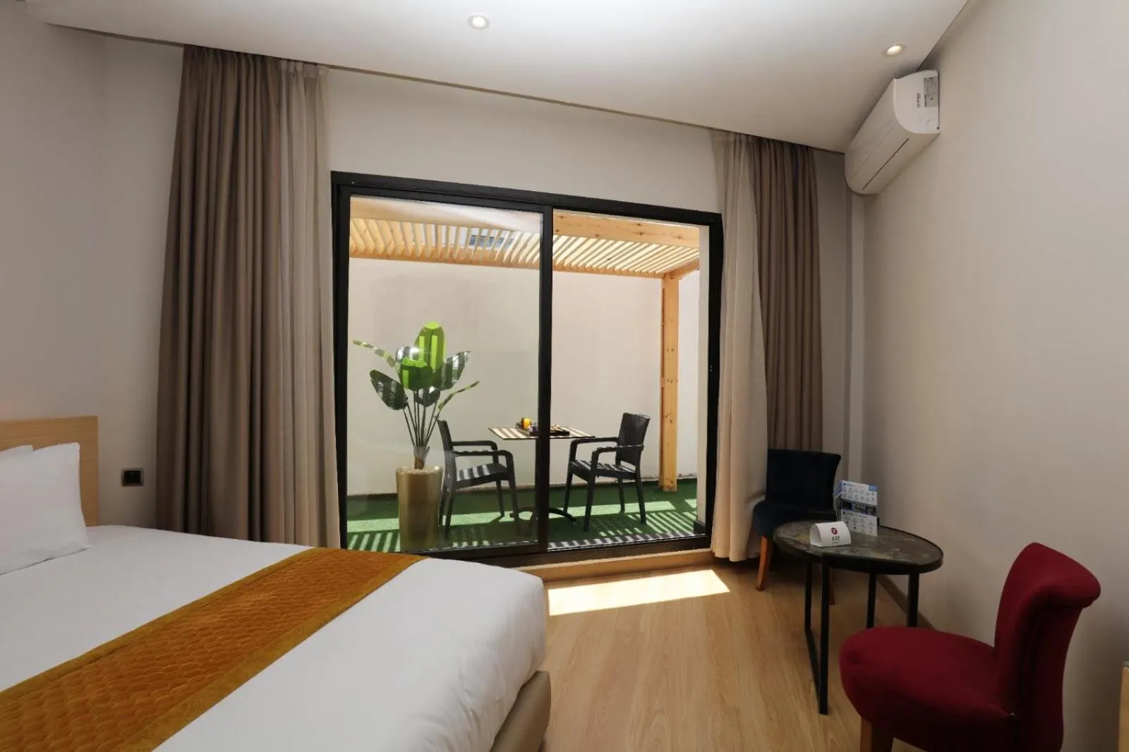 Patio, Bed in Silver Suites Hotel & Spa Casablanca