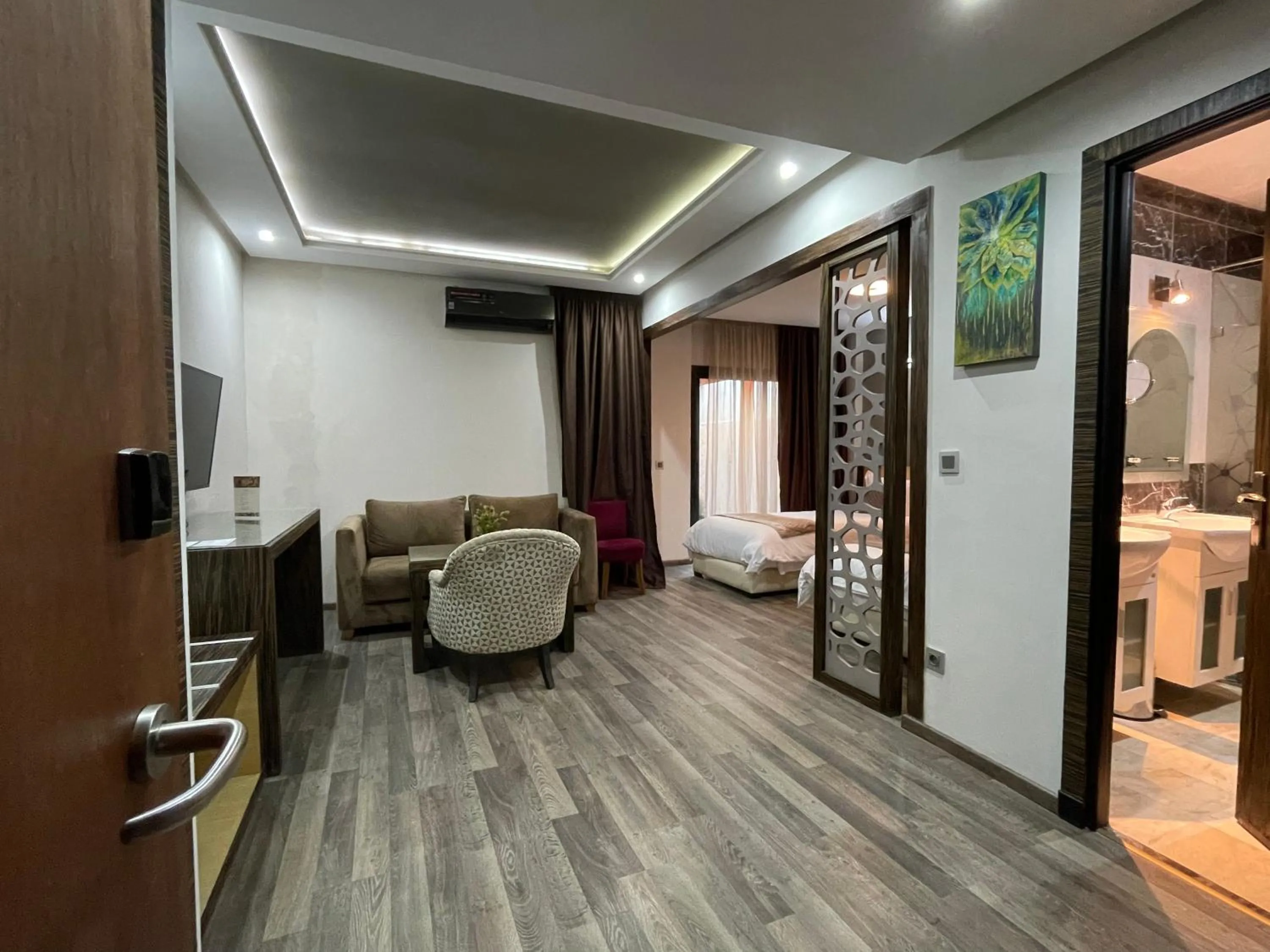 Photo of the whole room, Bed in Silver Suites Hotel & Spa Casablanca