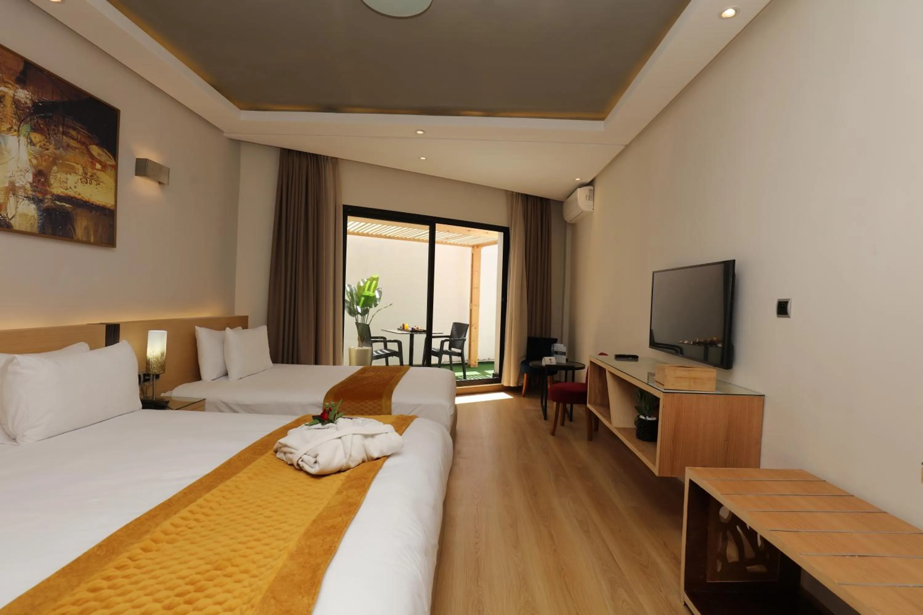 Photo of the whole room, Bed in Silver Suites Hotel & Spa Casablanca