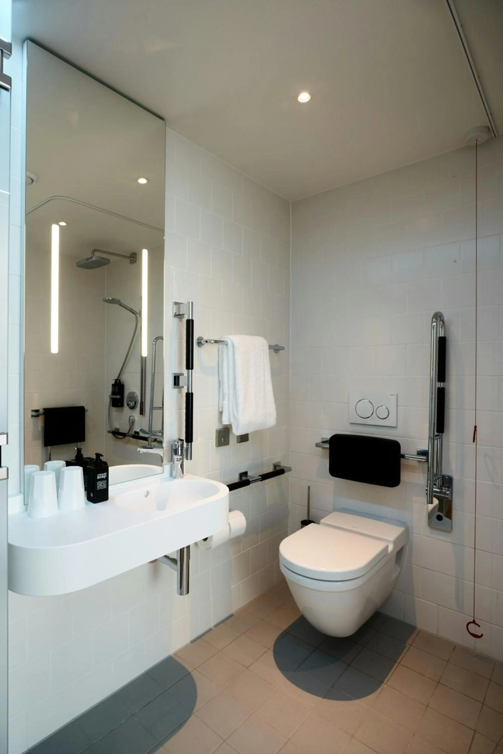 Bedroom in citizenM London Victoria Station