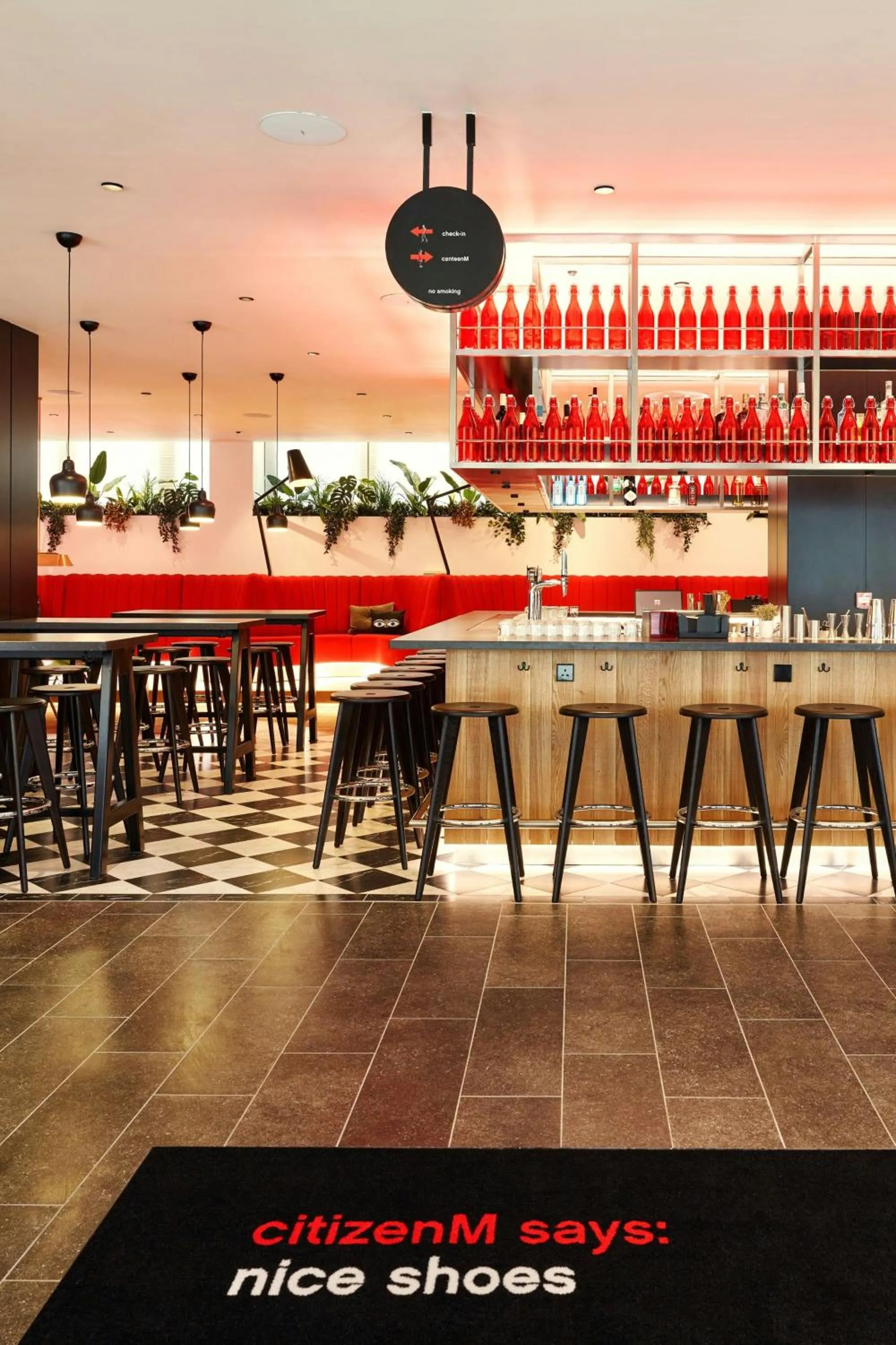 Restaurant/places to eat in citizenM London Victoria Station