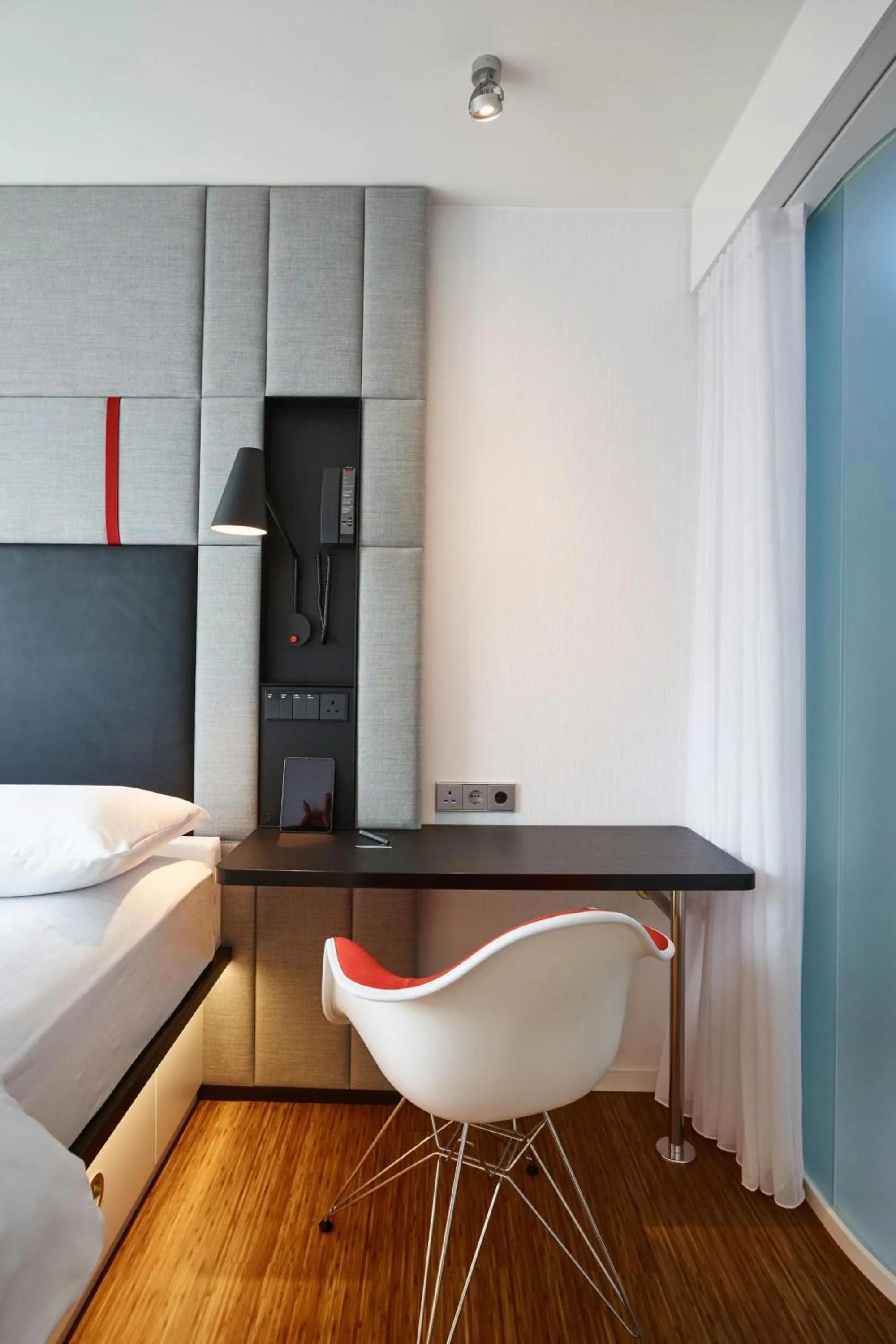 Bedroom, Bed in citizenM London Victoria Station