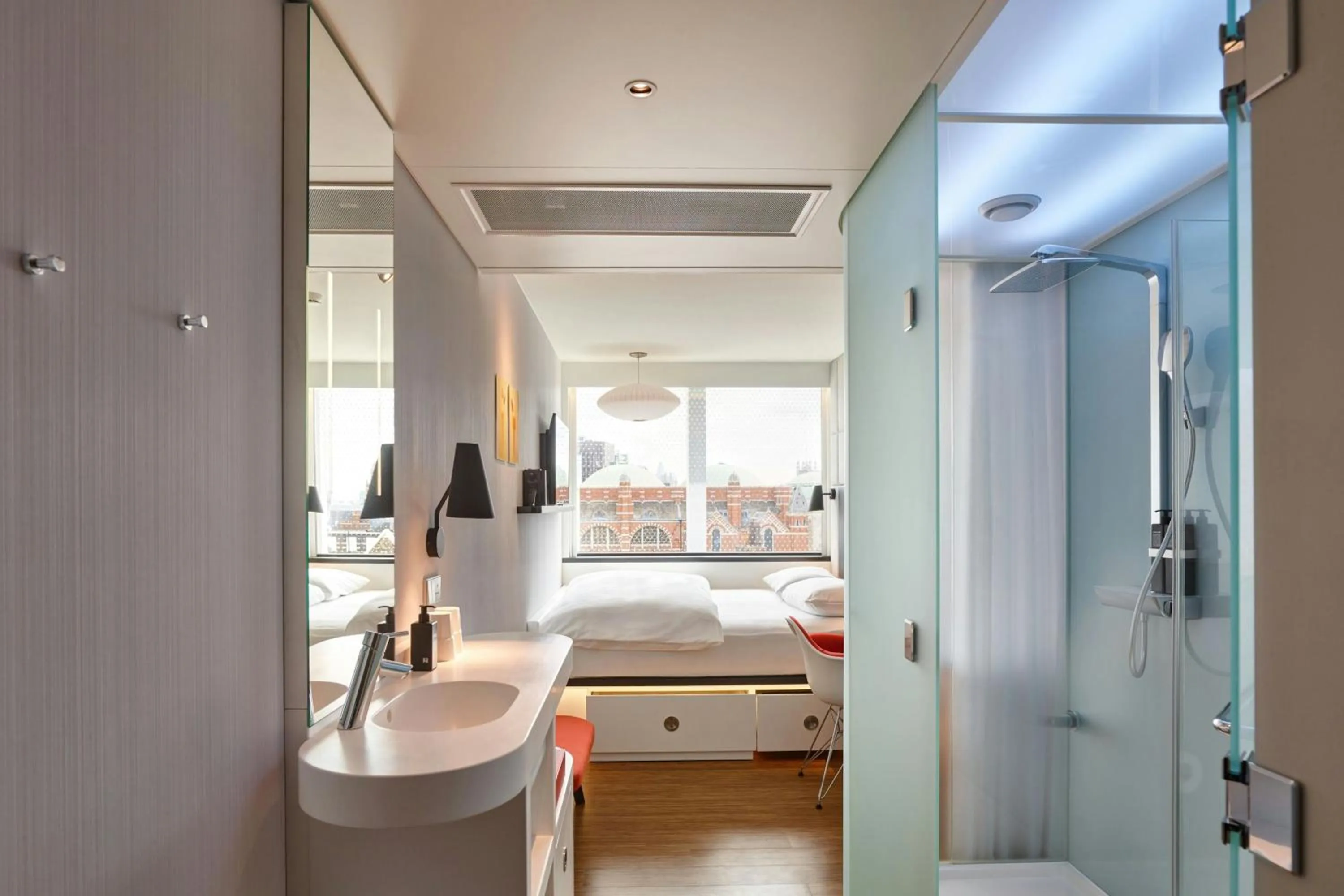 Bedroom in citizenM London Victoria Station