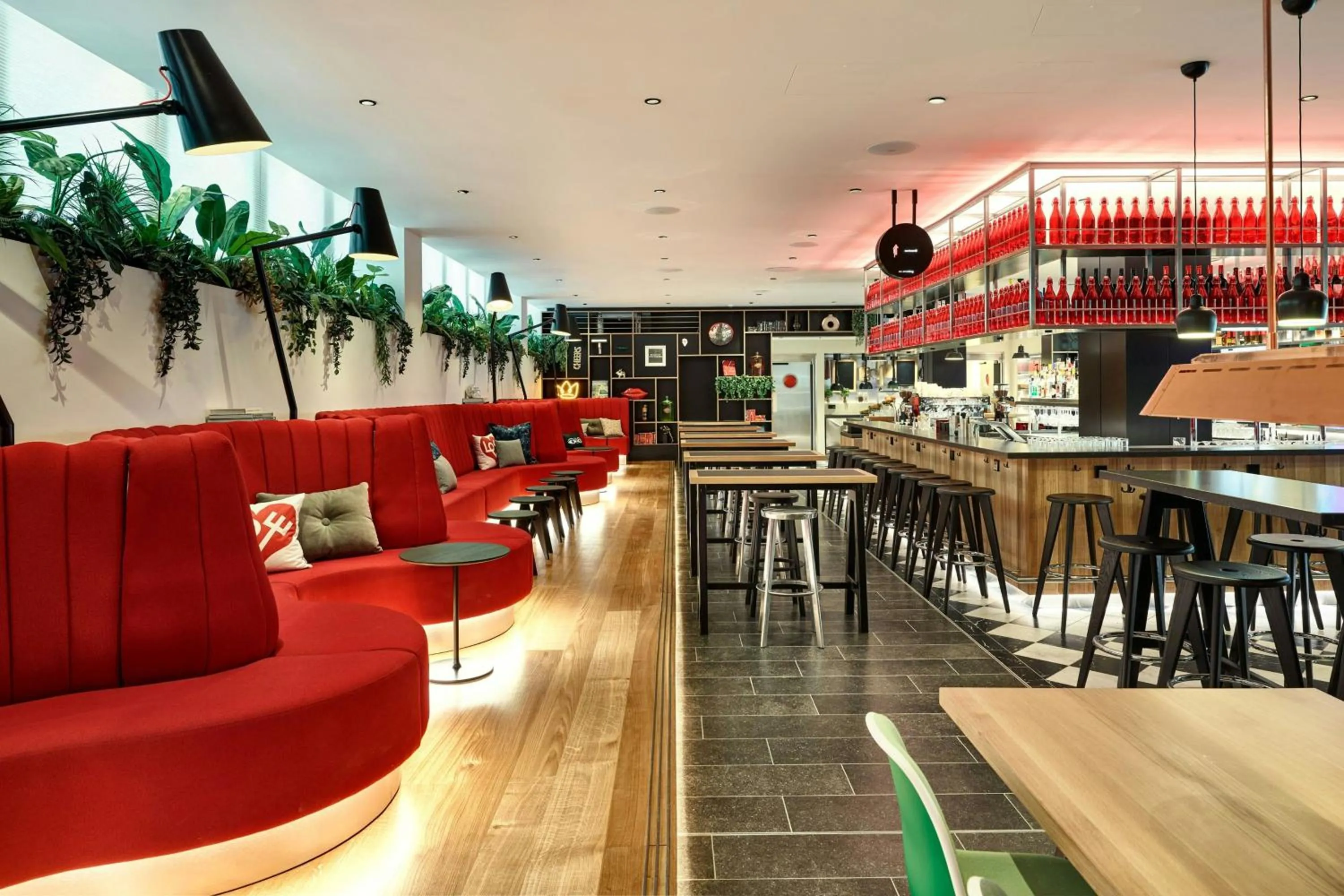 Restaurant/places to eat in citizenM London Victoria Station