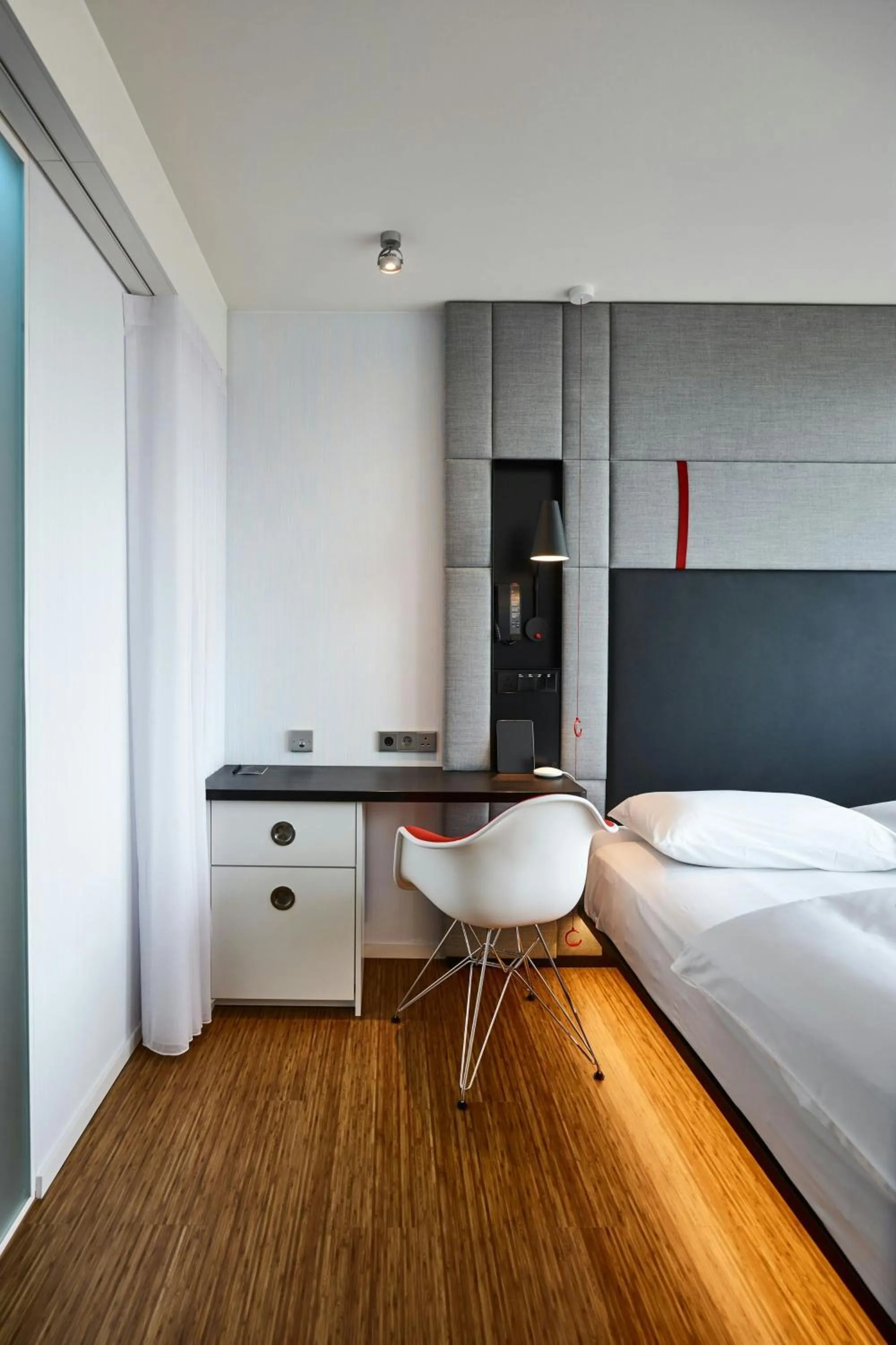 Bedroom, Bed in citizenM London Victoria Station