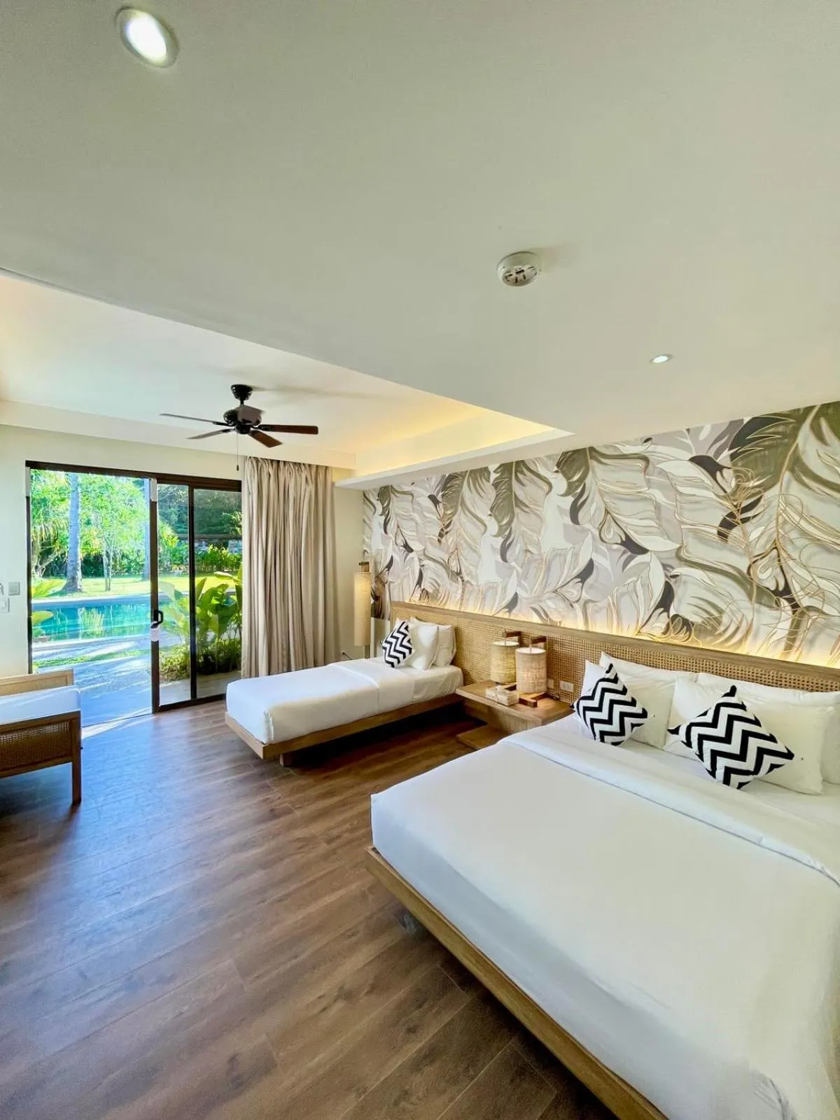 Shower, Bed in Isla Amara Resort