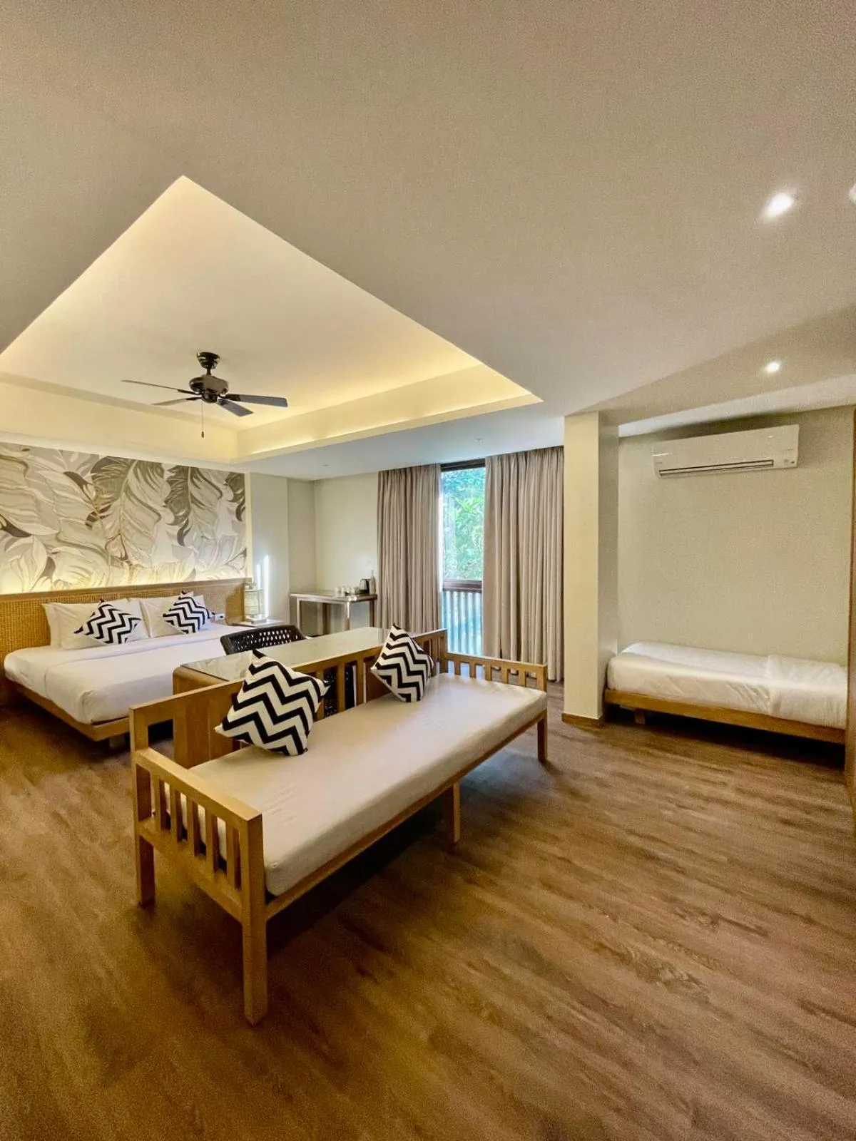 Shower, Bed in Isla Amara Resort