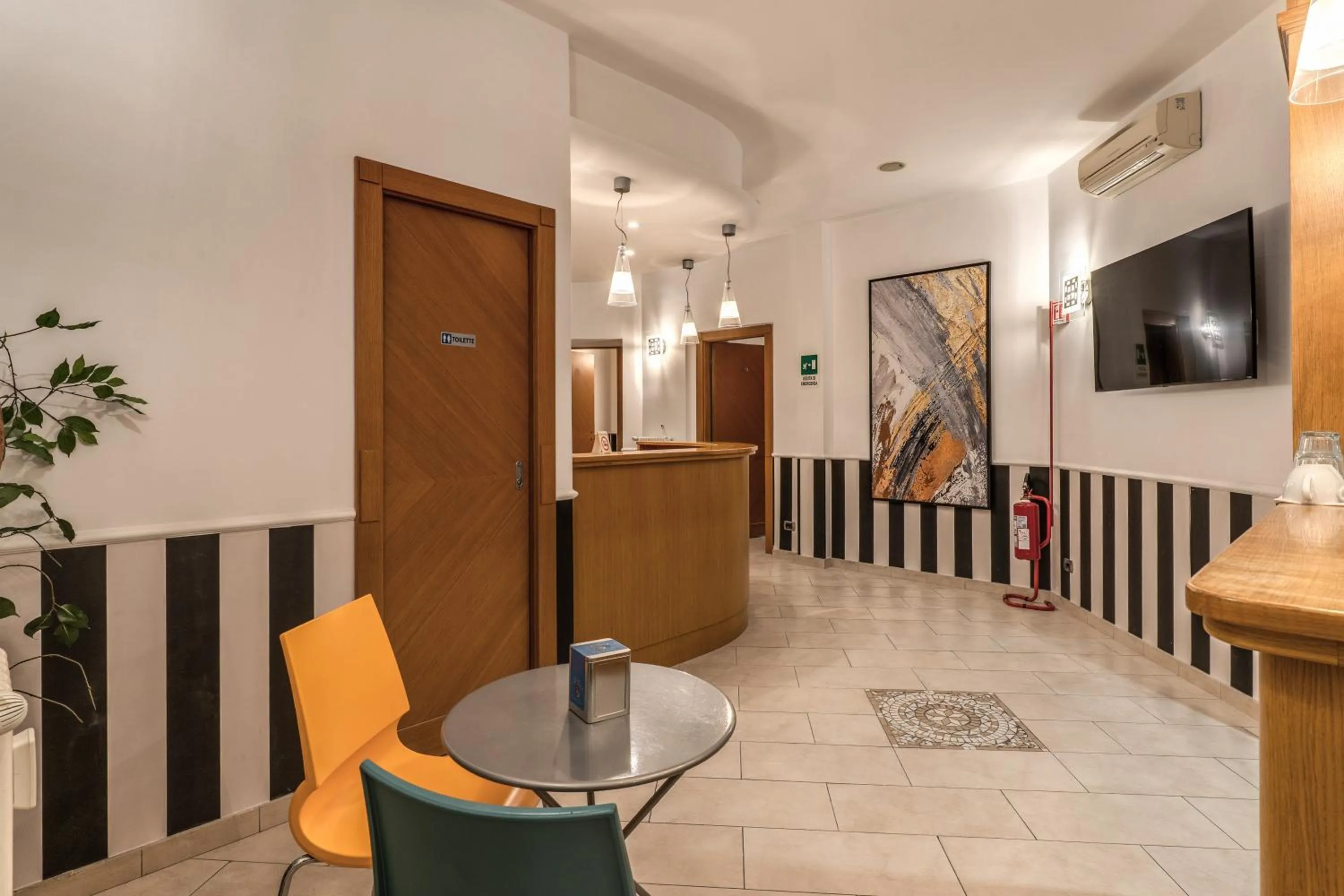 Communal lounge/ TV room in Roma dei Papi B&B