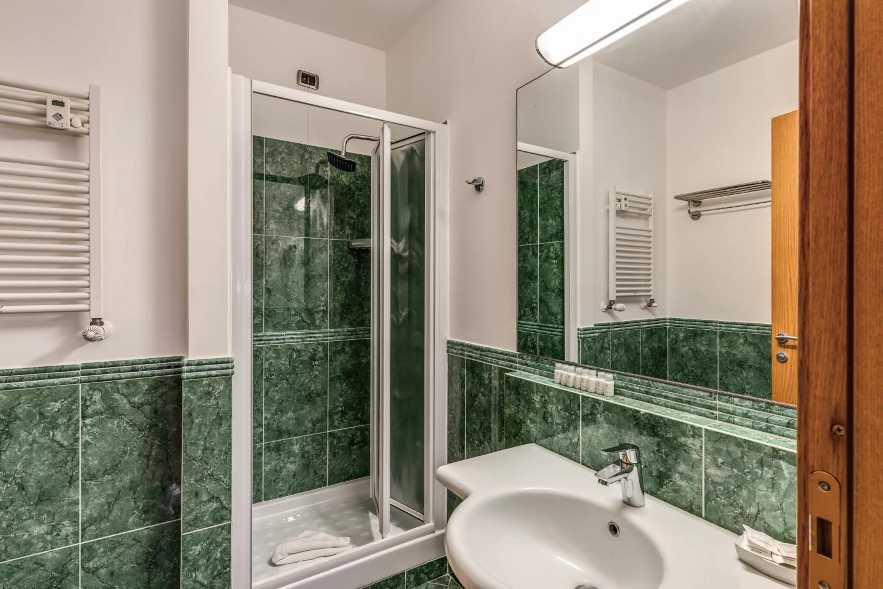 Shower in Roma dei Papi B&B