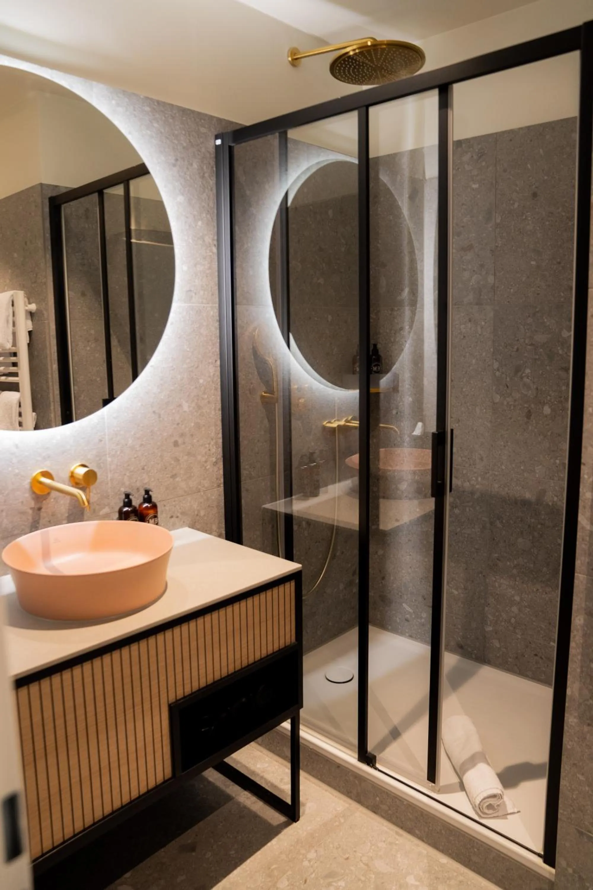 Shower in Bob W Lübeck Old Town