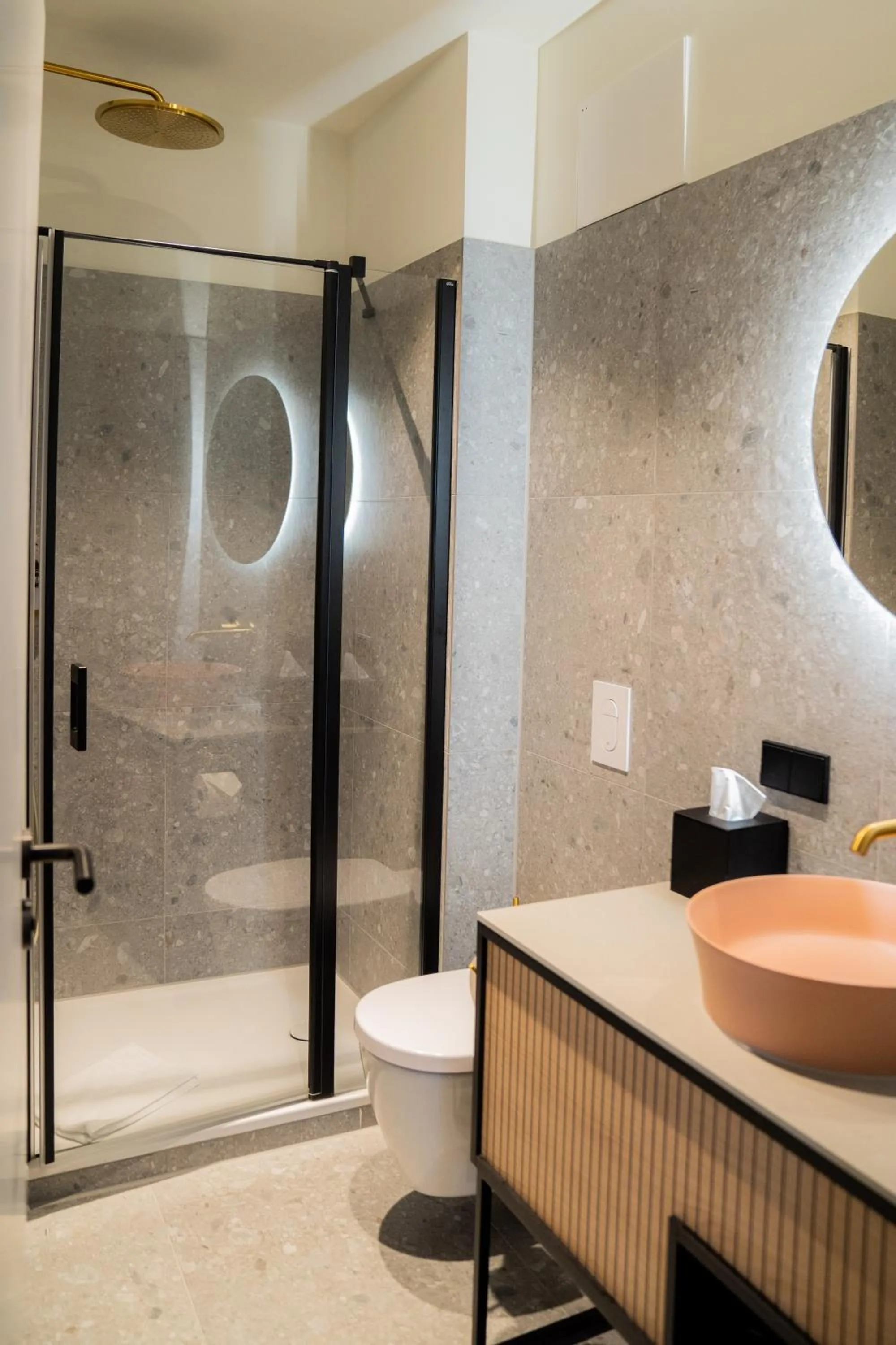 Shower in Bob W Lübeck Old Town