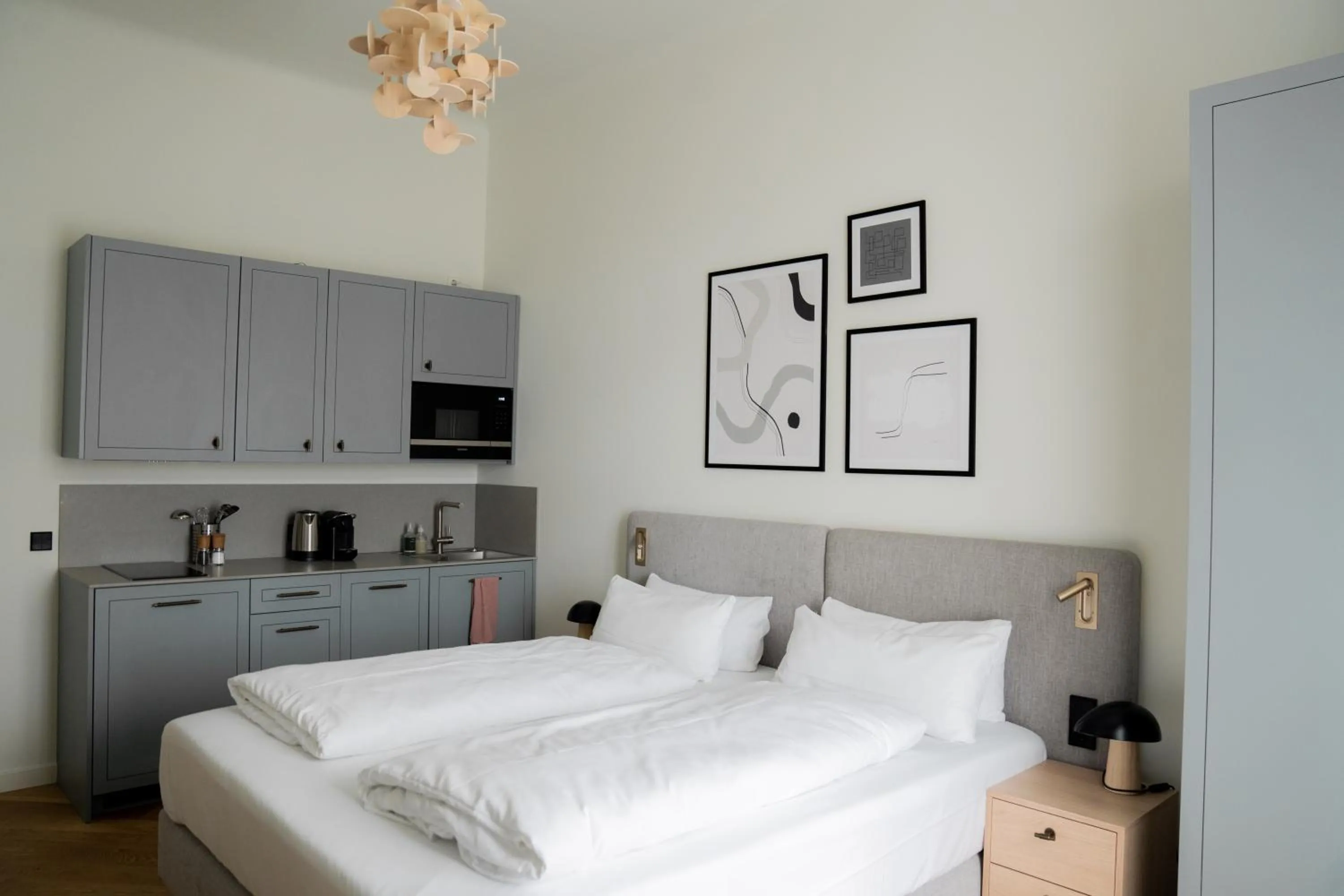 Kitchen or kitchenette, Bed in Bob W Lübeck Old Town