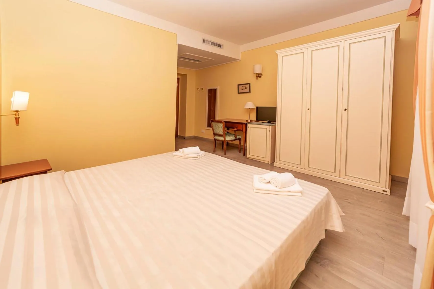 Bed in LVG Hotel Collection - Pallanza