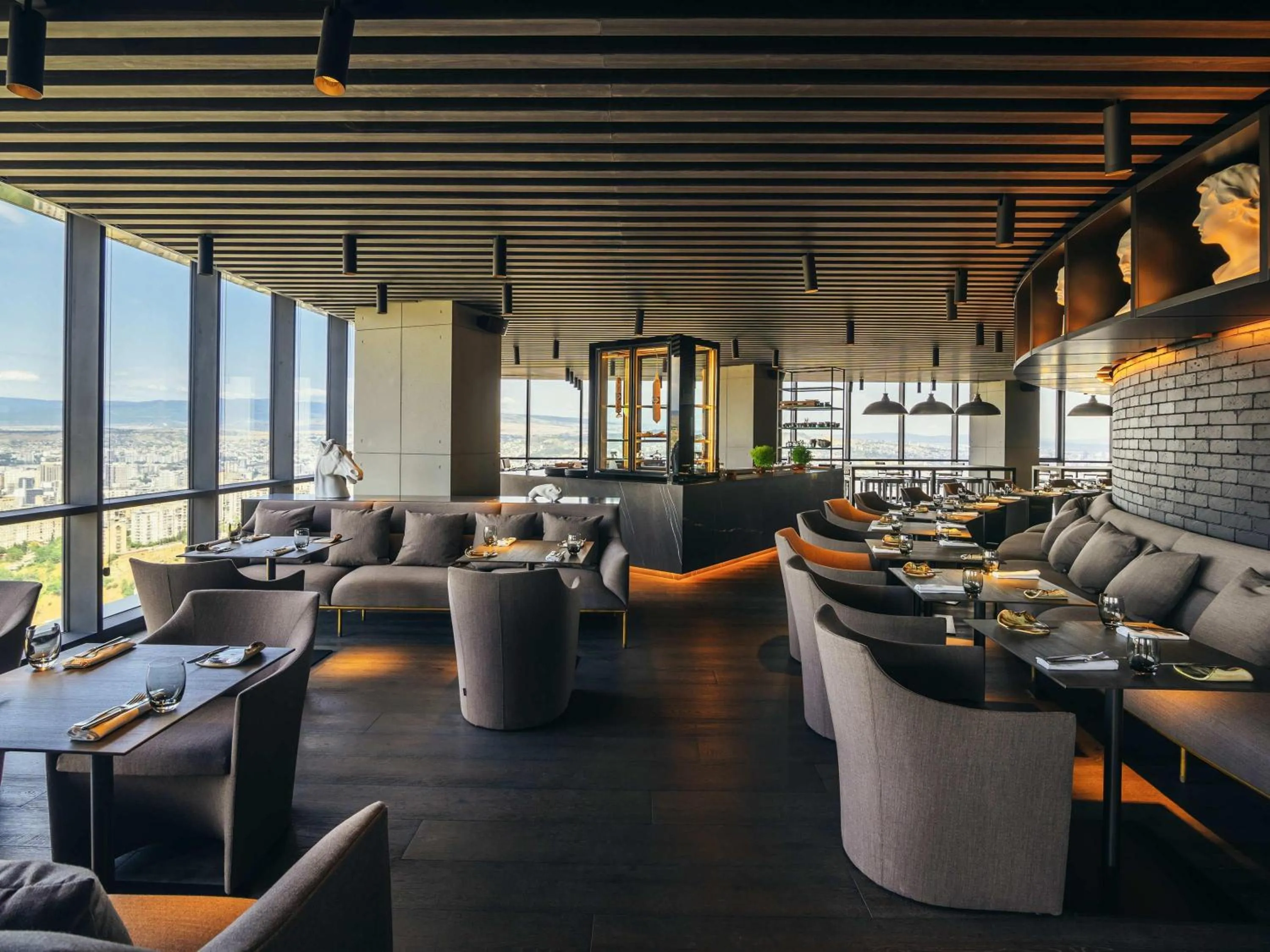 Restaurant/places to eat in Pullman Tbilisi Axis Towers