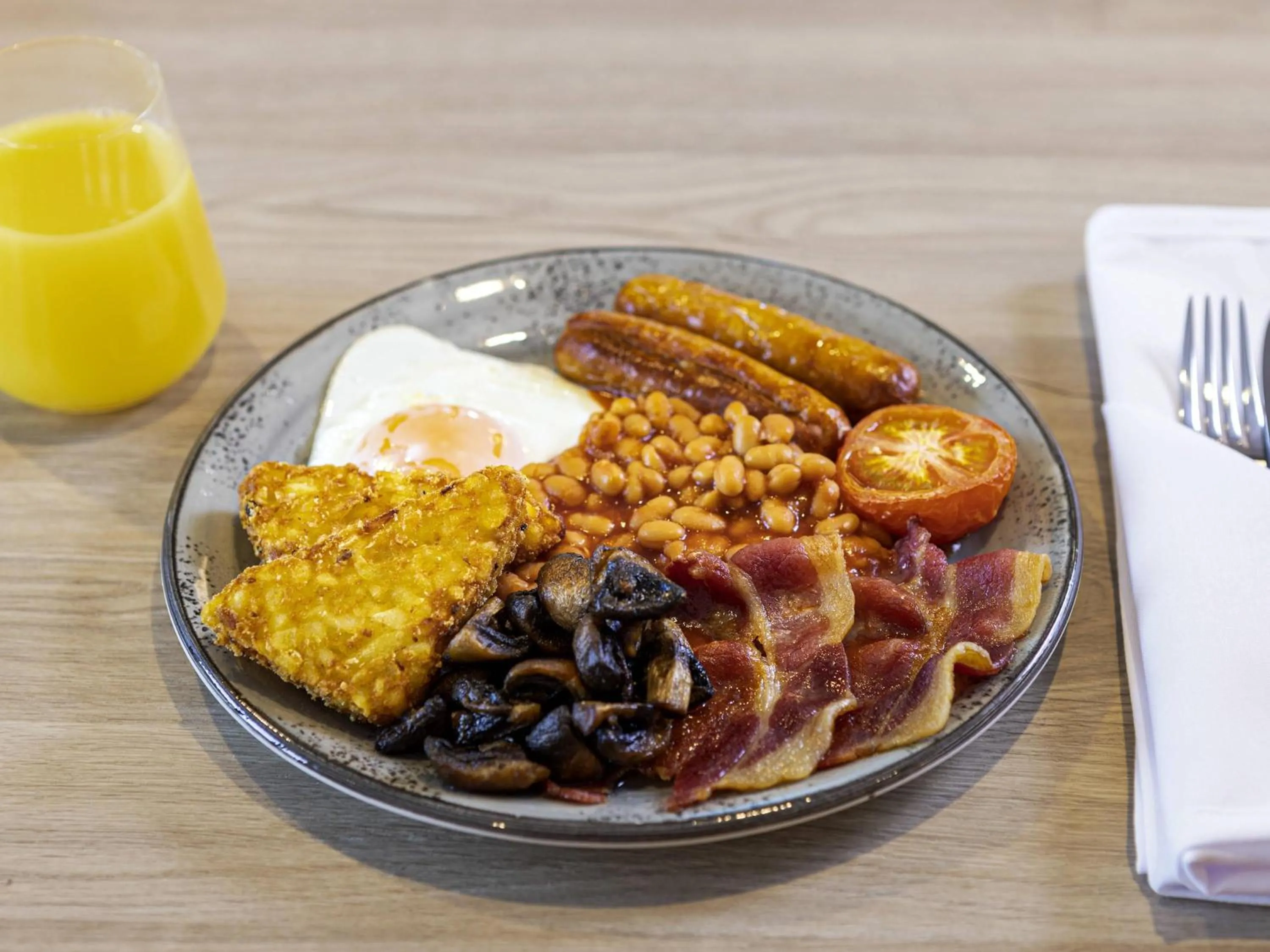 Breakfast in Novotel Liverpool Paddington Village