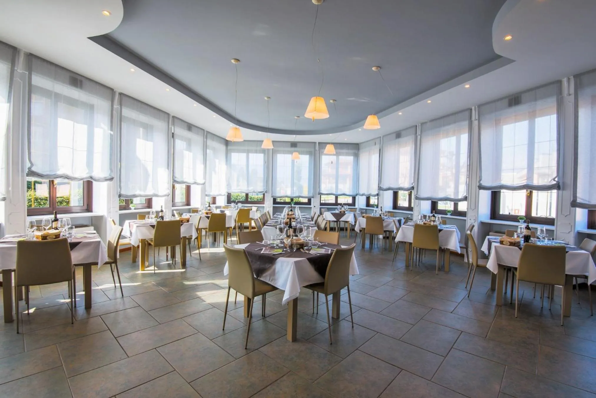 Restaurant/places to eat in Santanna