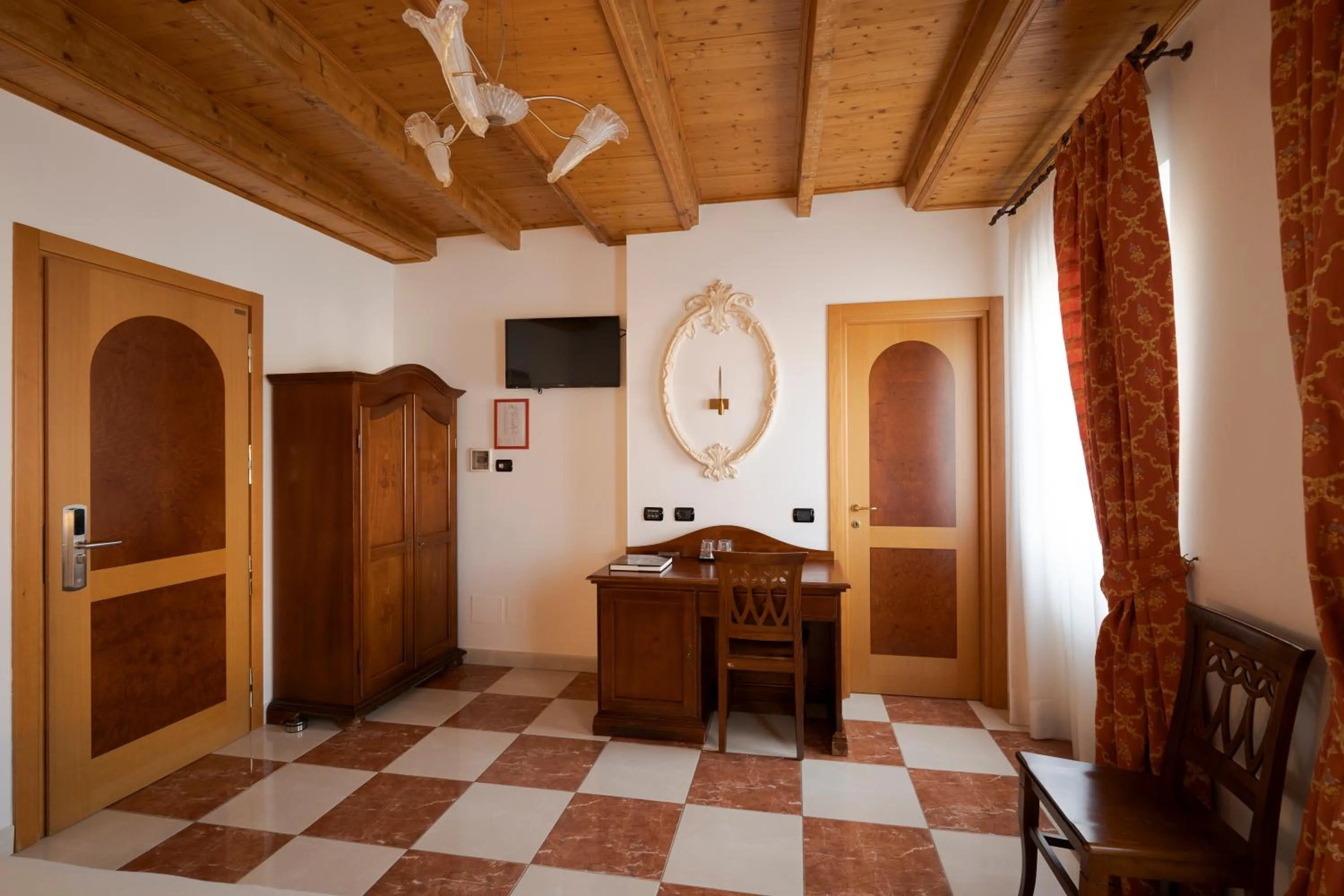 Photo of the whole room in Hotel Ungheria Varese 1946