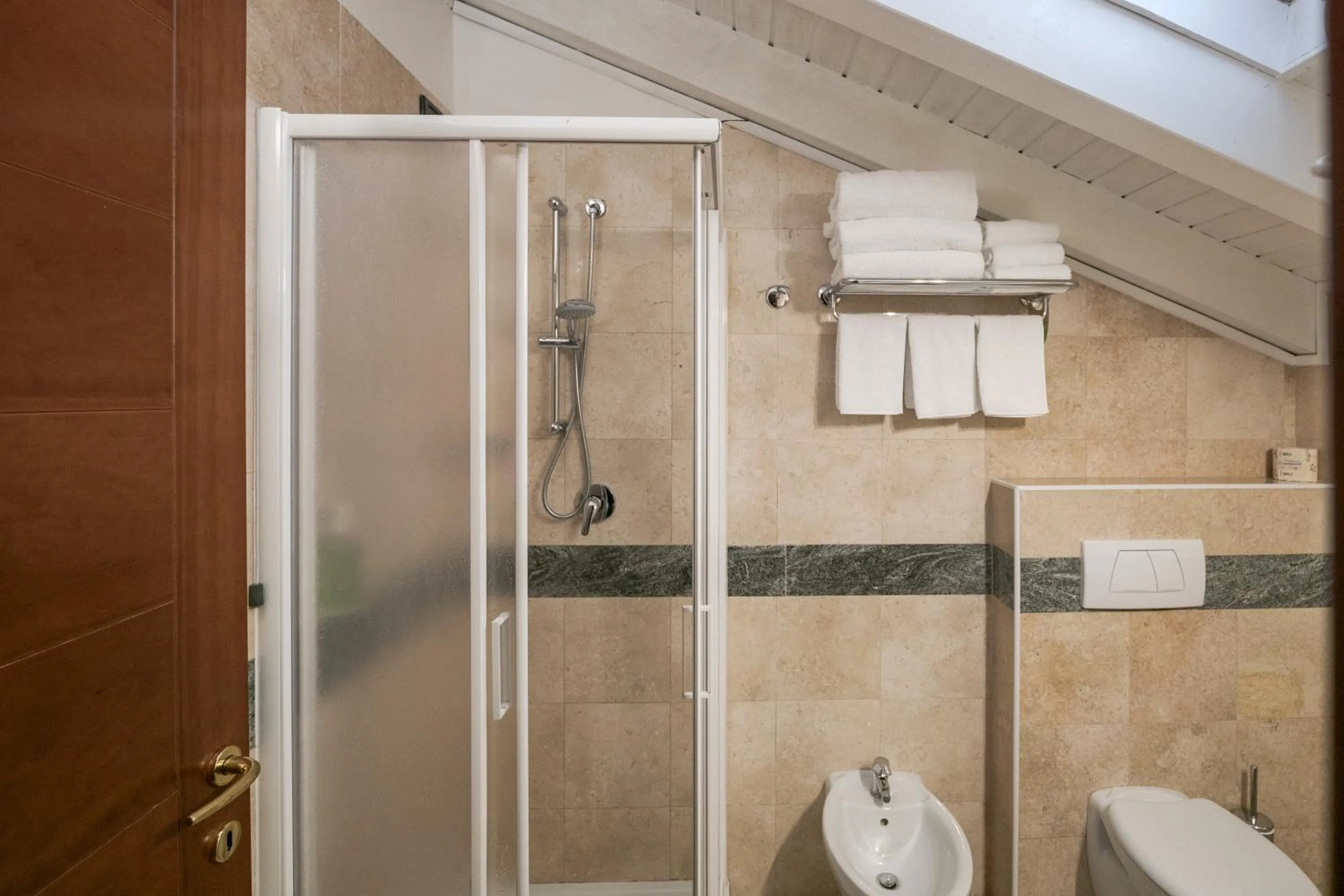 Shower in Hotel Ungheria Varese 1946