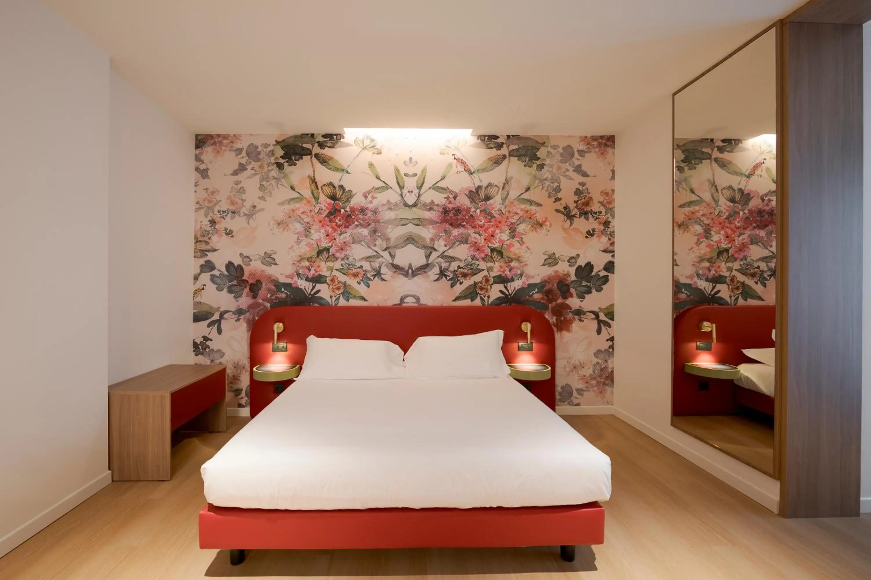 Bed in Hotel Ungheria Varese 1946