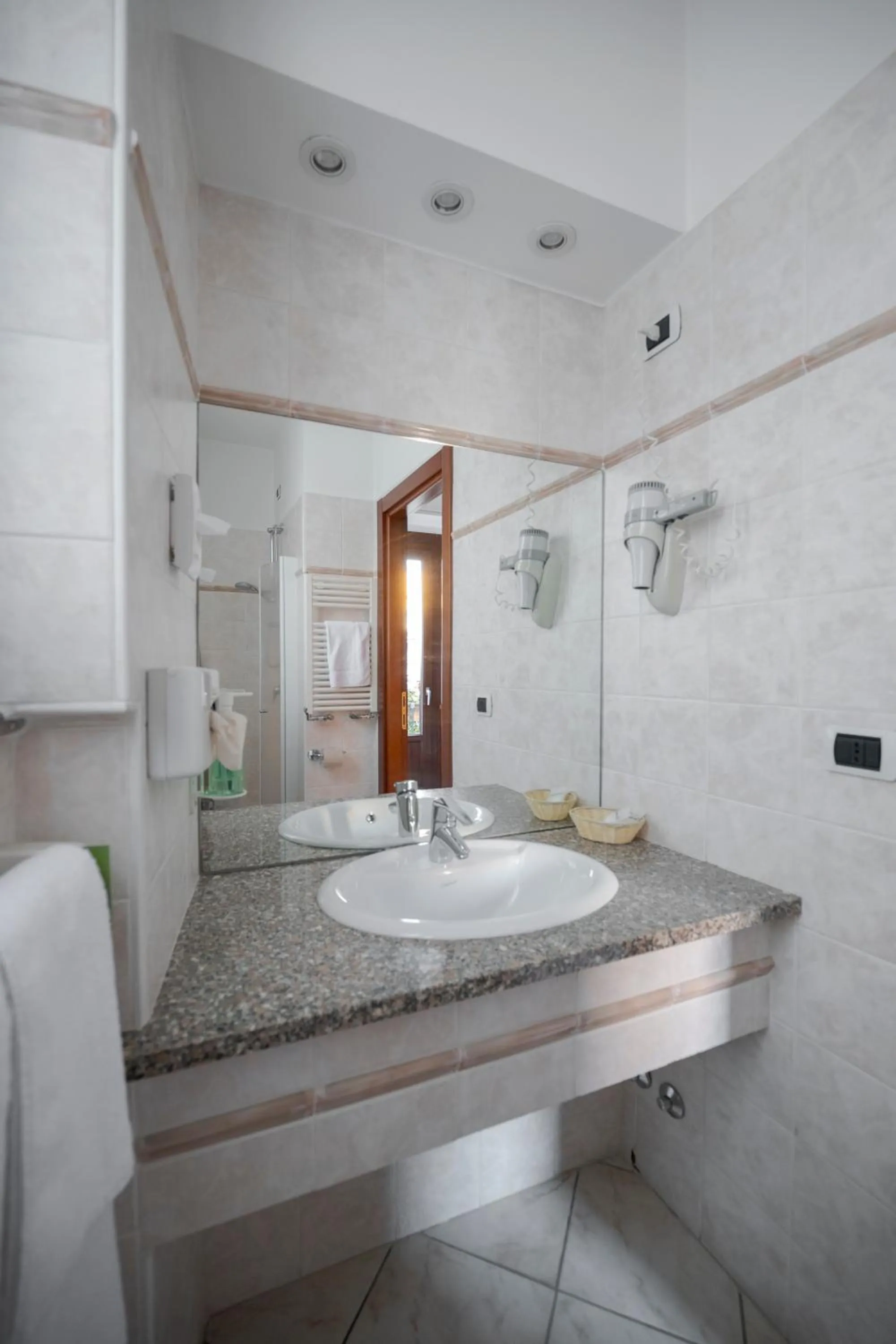 Bathroom in Hotel Ungheria Varese 1946