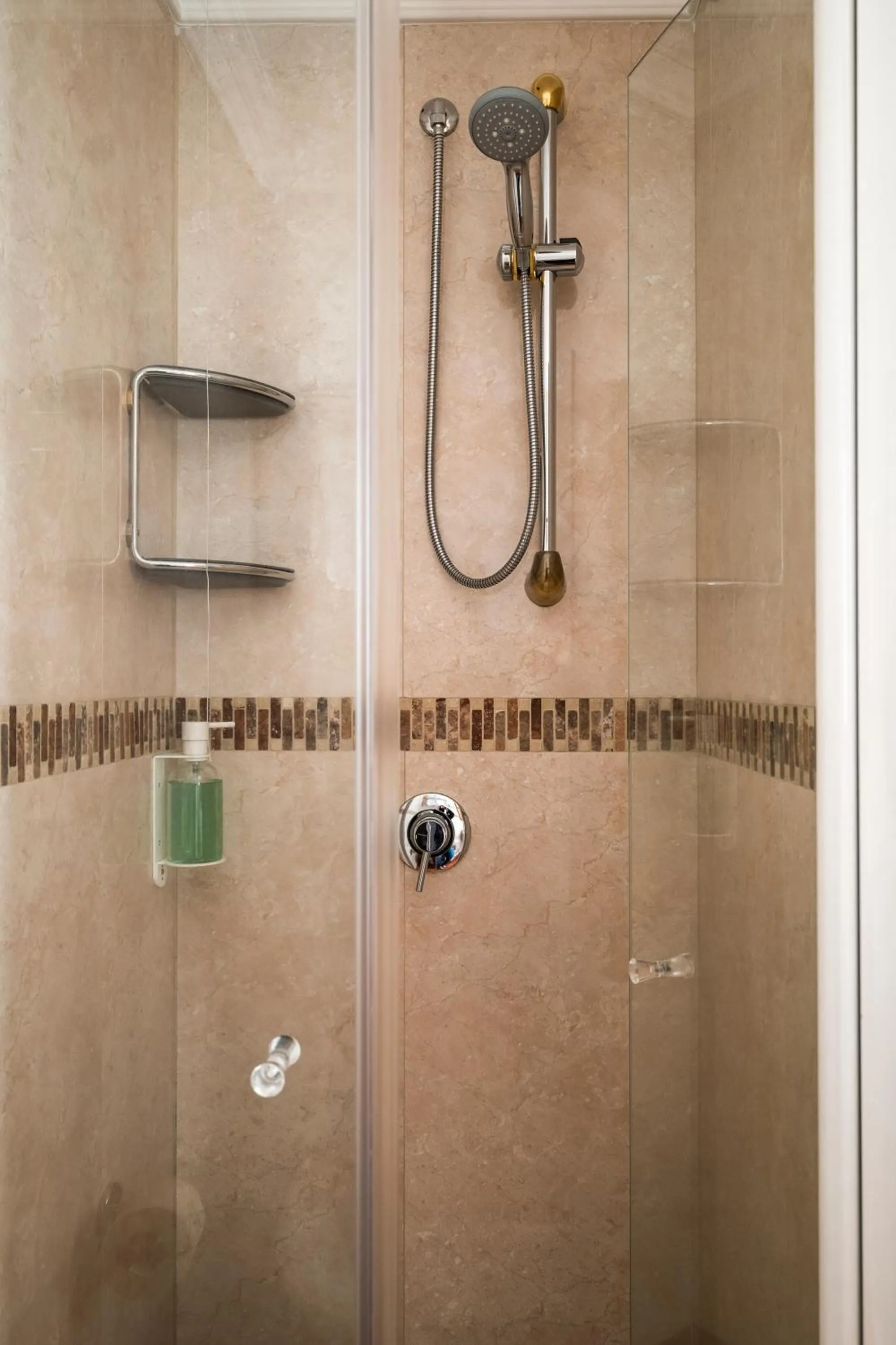 Shower in Hotel Ungheria Varese 1946