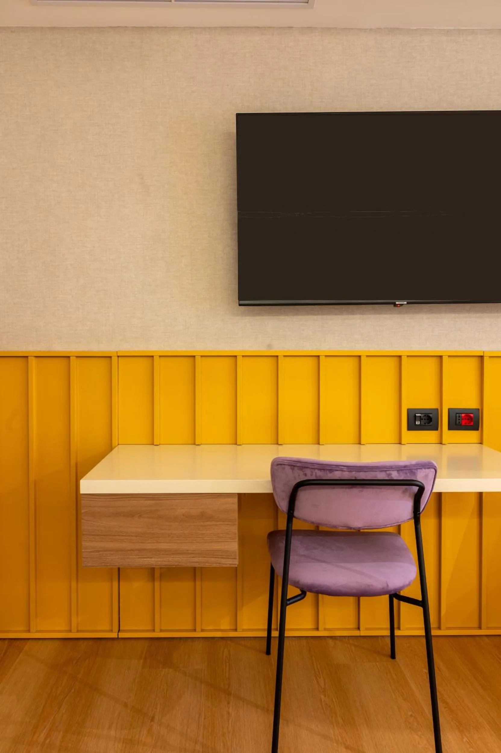 TV and multimedia in Hotel Ungheria Varese 1946