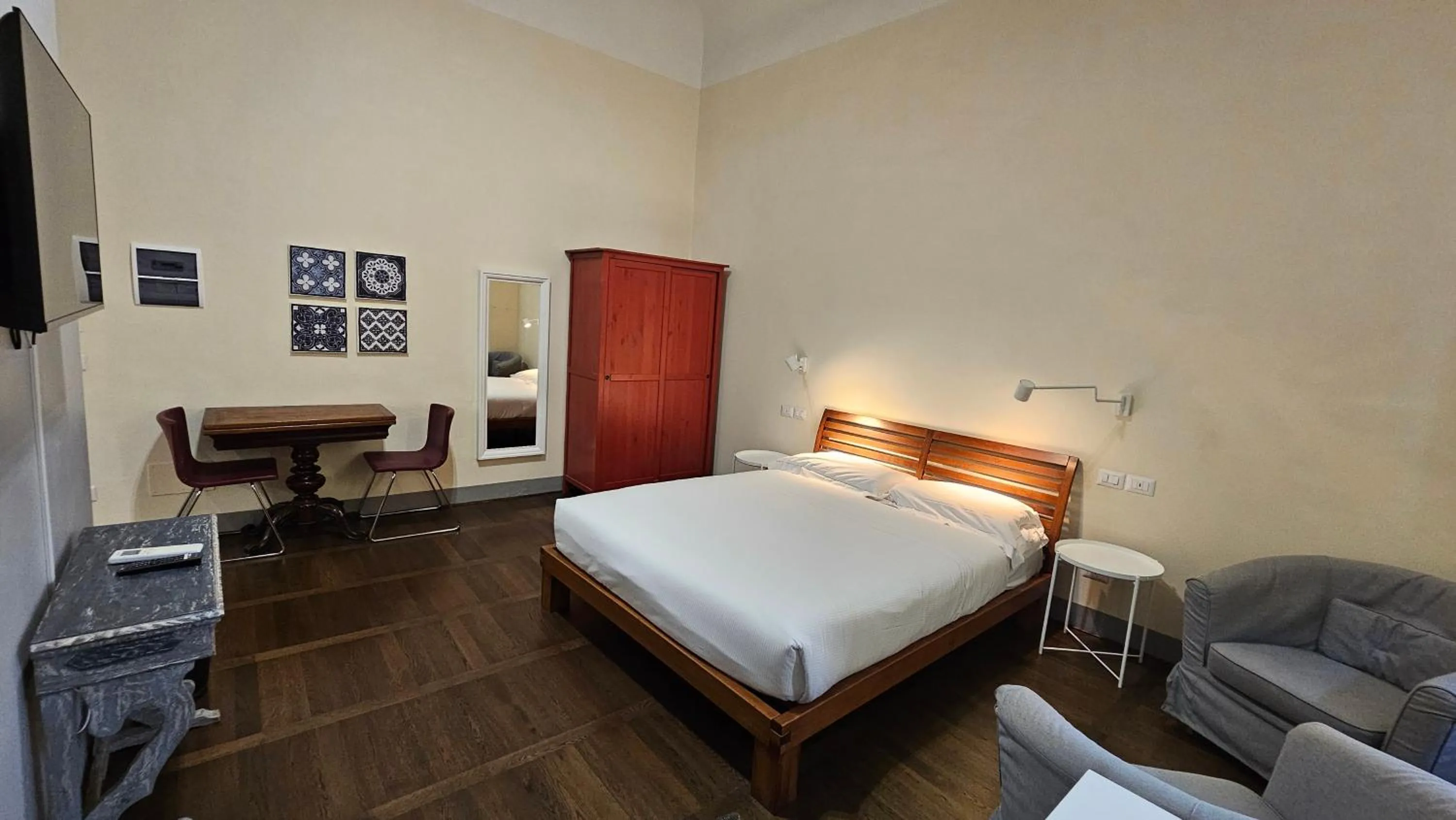 Photo of the whole room, Bed in Borghese Palace Art Hotel