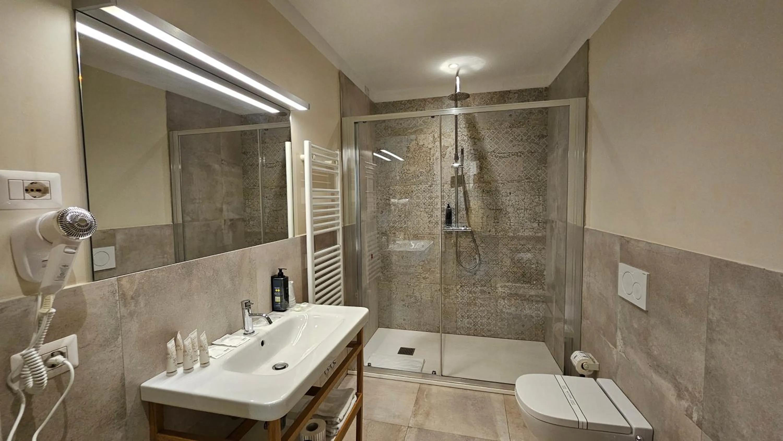 Bathroom in Borghese Palace Art Hotel