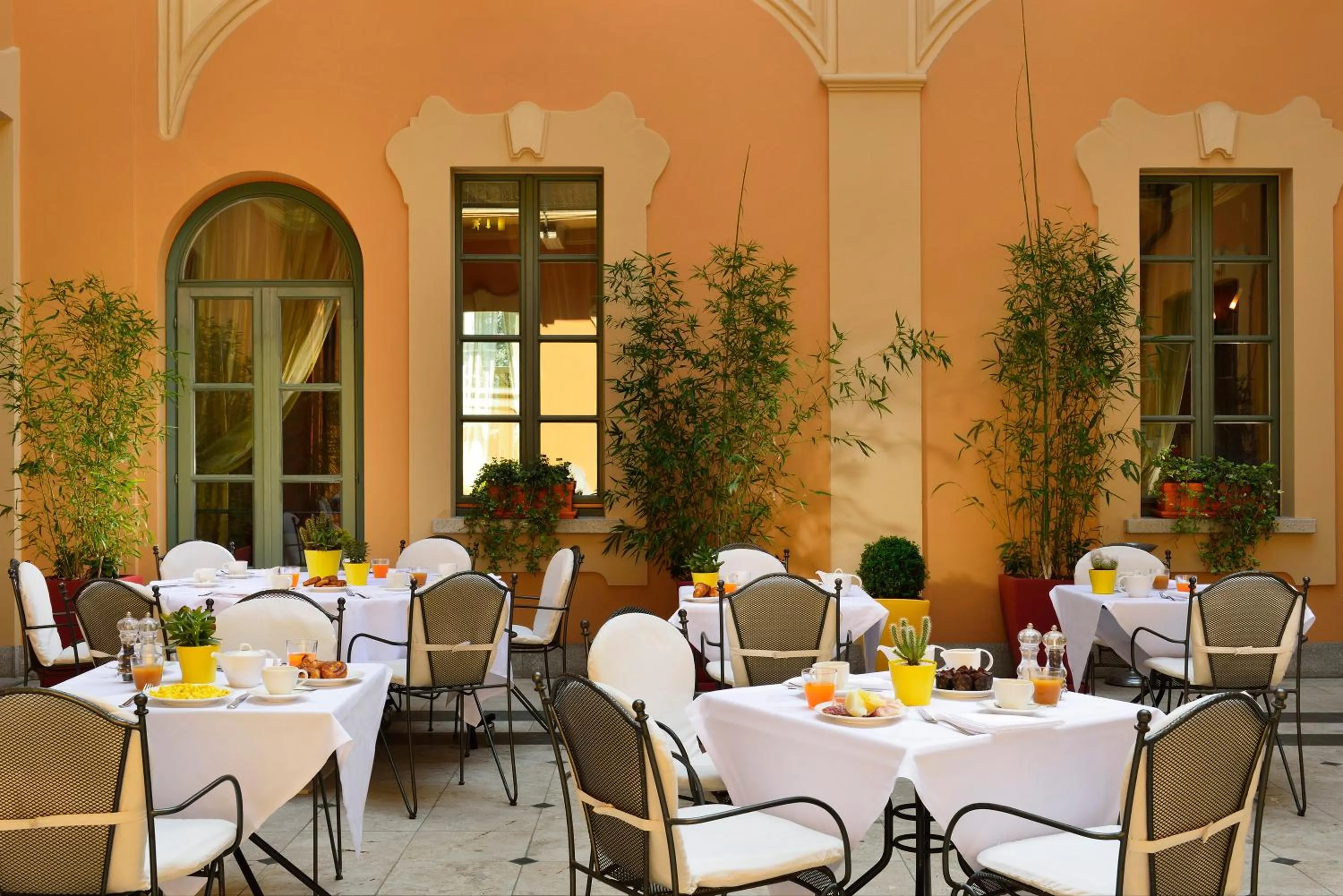 Restaurant/places to eat in Villa Appiani Hotel
