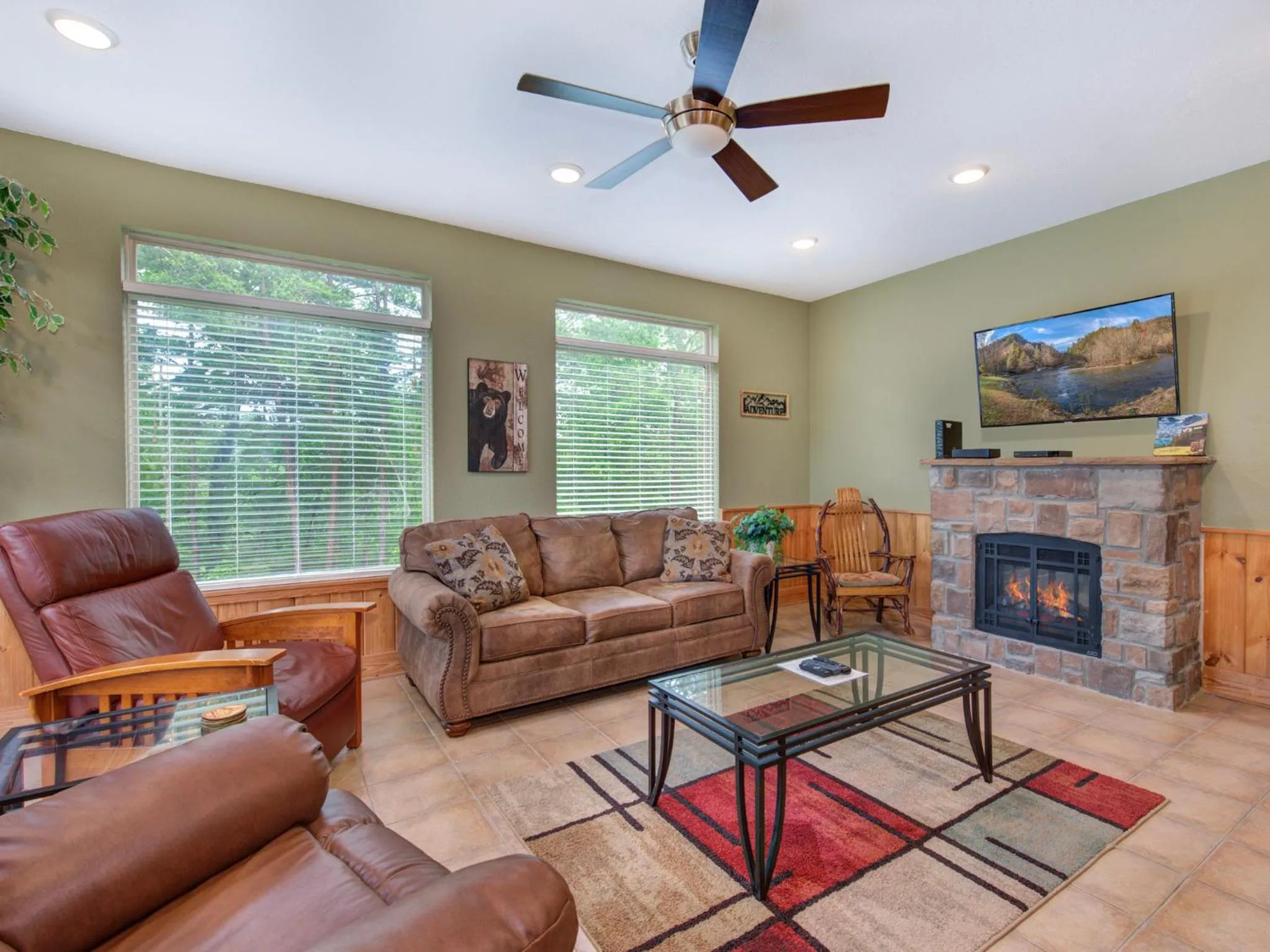 Living room in Journeys End 3209