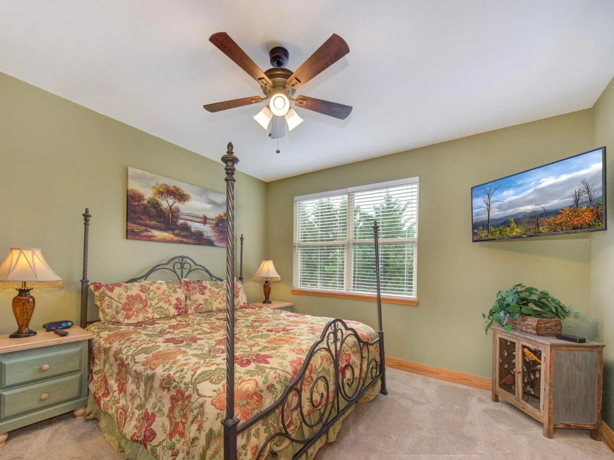 Bedroom, Bed in Journeys End 3209