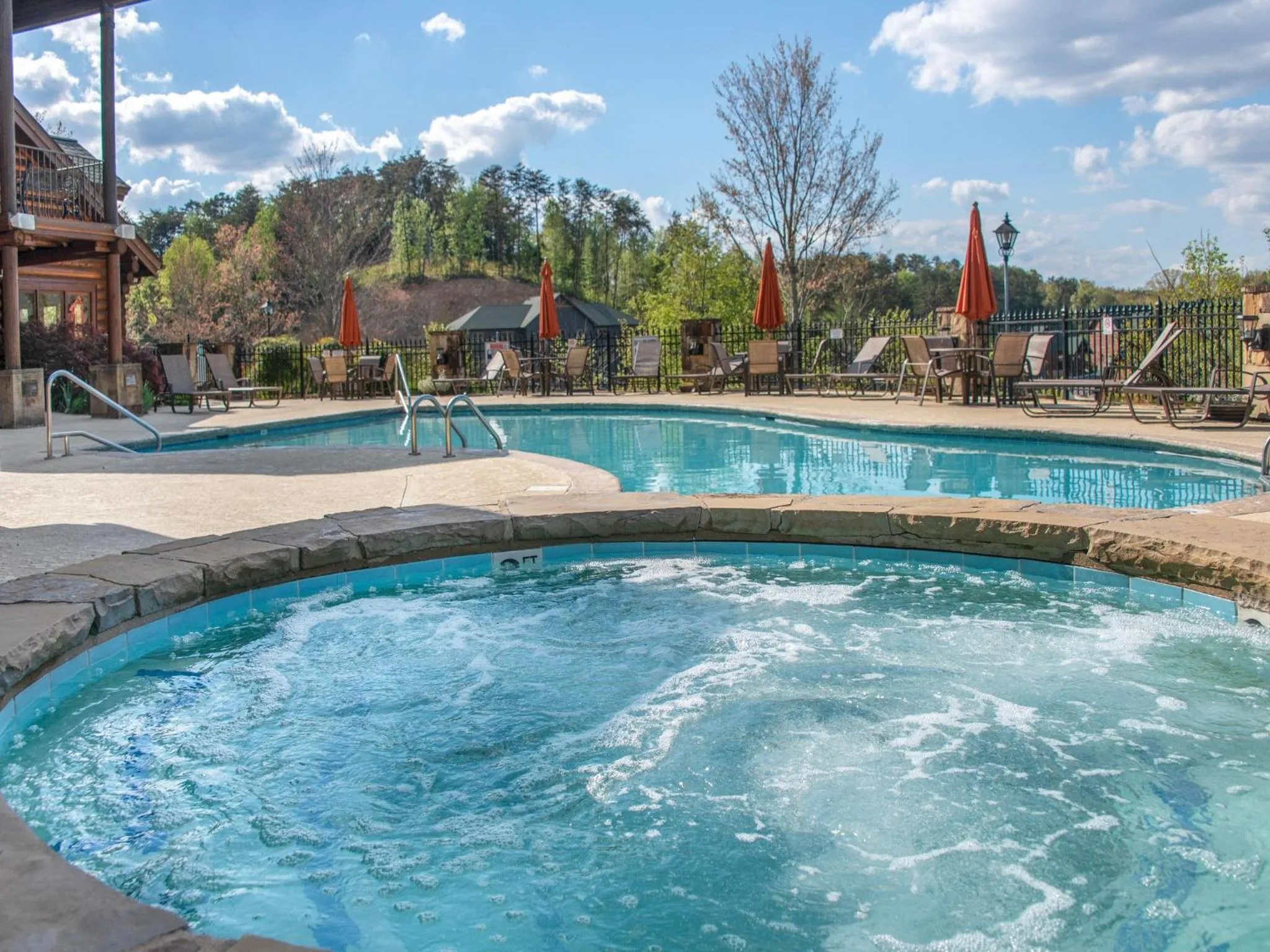 Swimming pool in Journeys End 3209