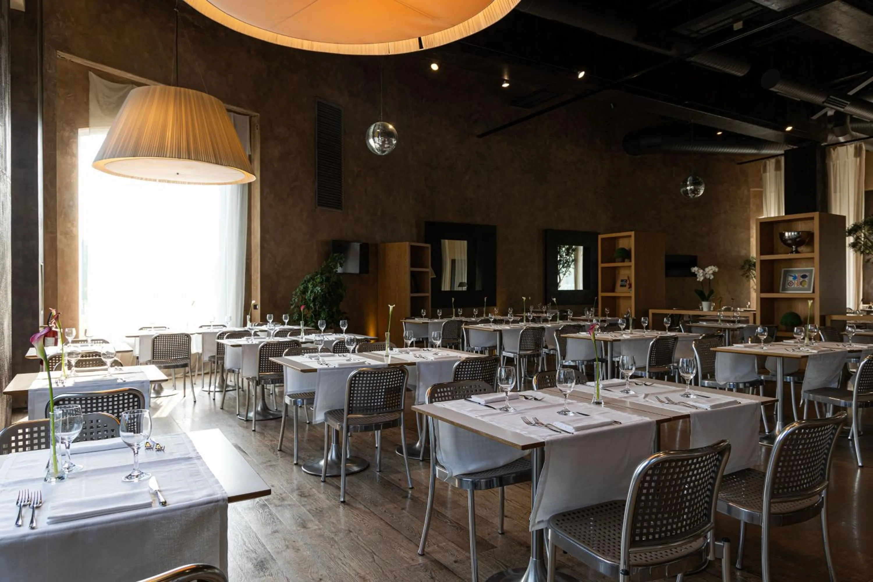 Restaurant/places to eat in Cosmo Hotel Palace