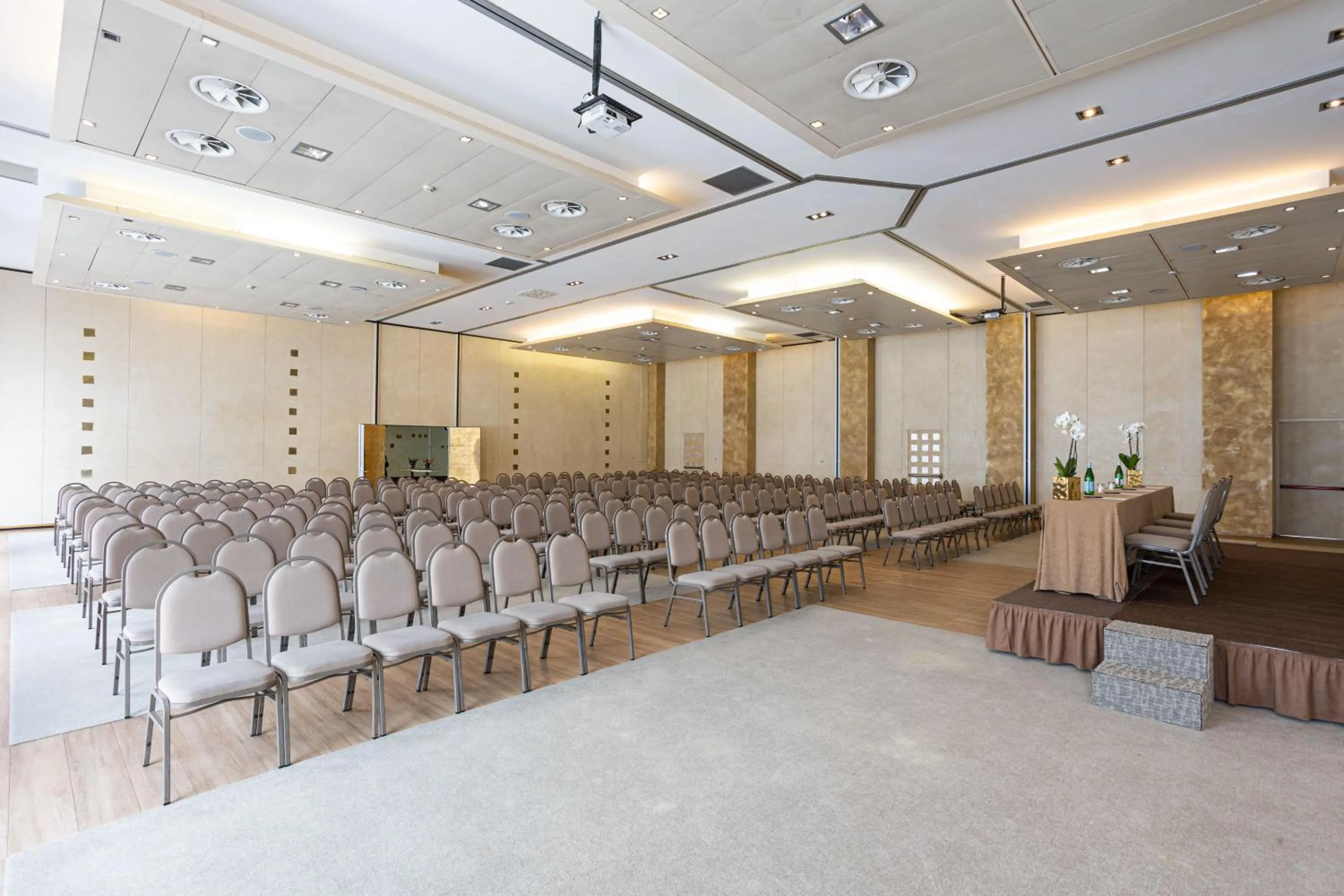 Meeting/conference room in Cosmo Hotel Palace