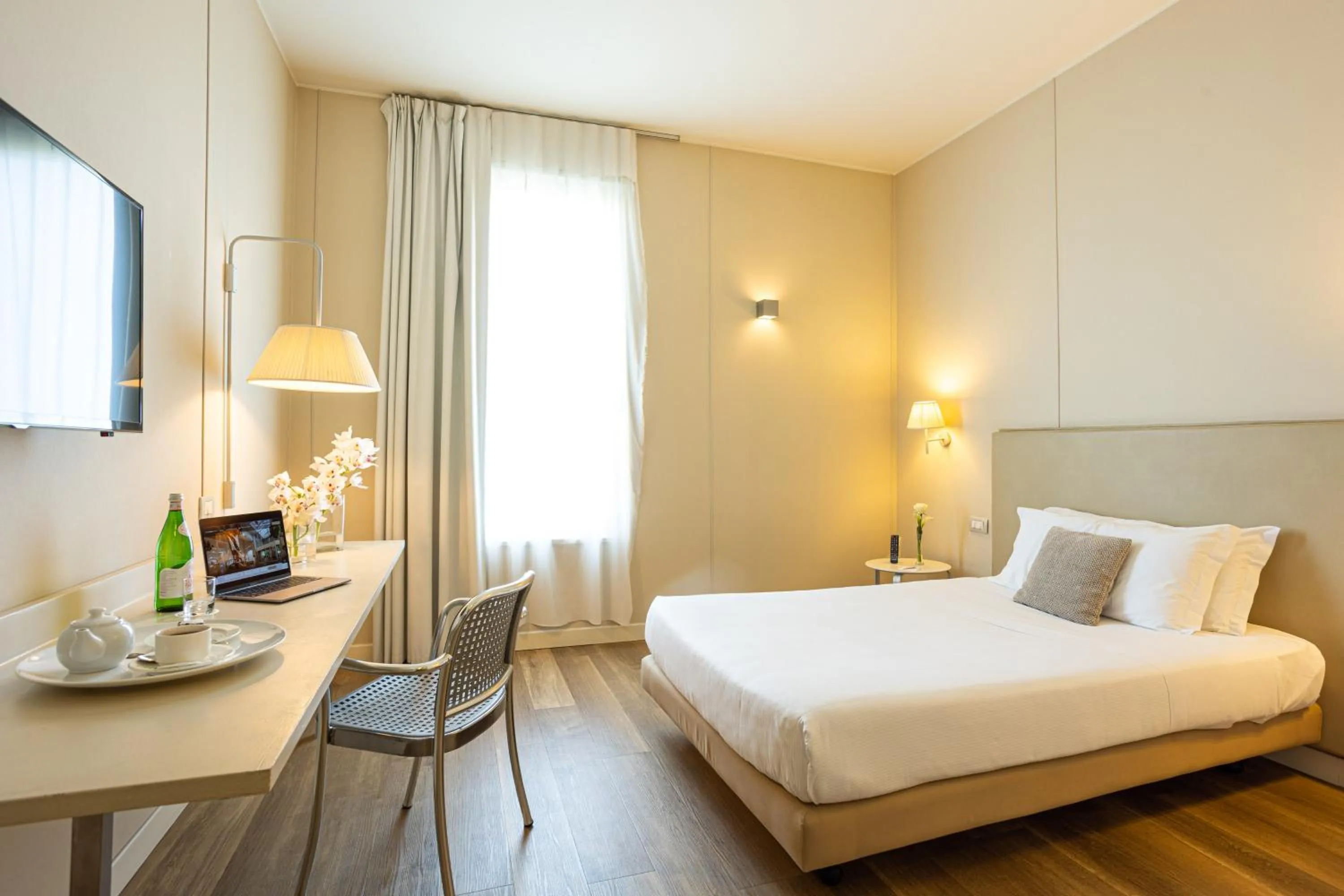 Photo of the whole room, Bed in Cosmo Hotel Palace