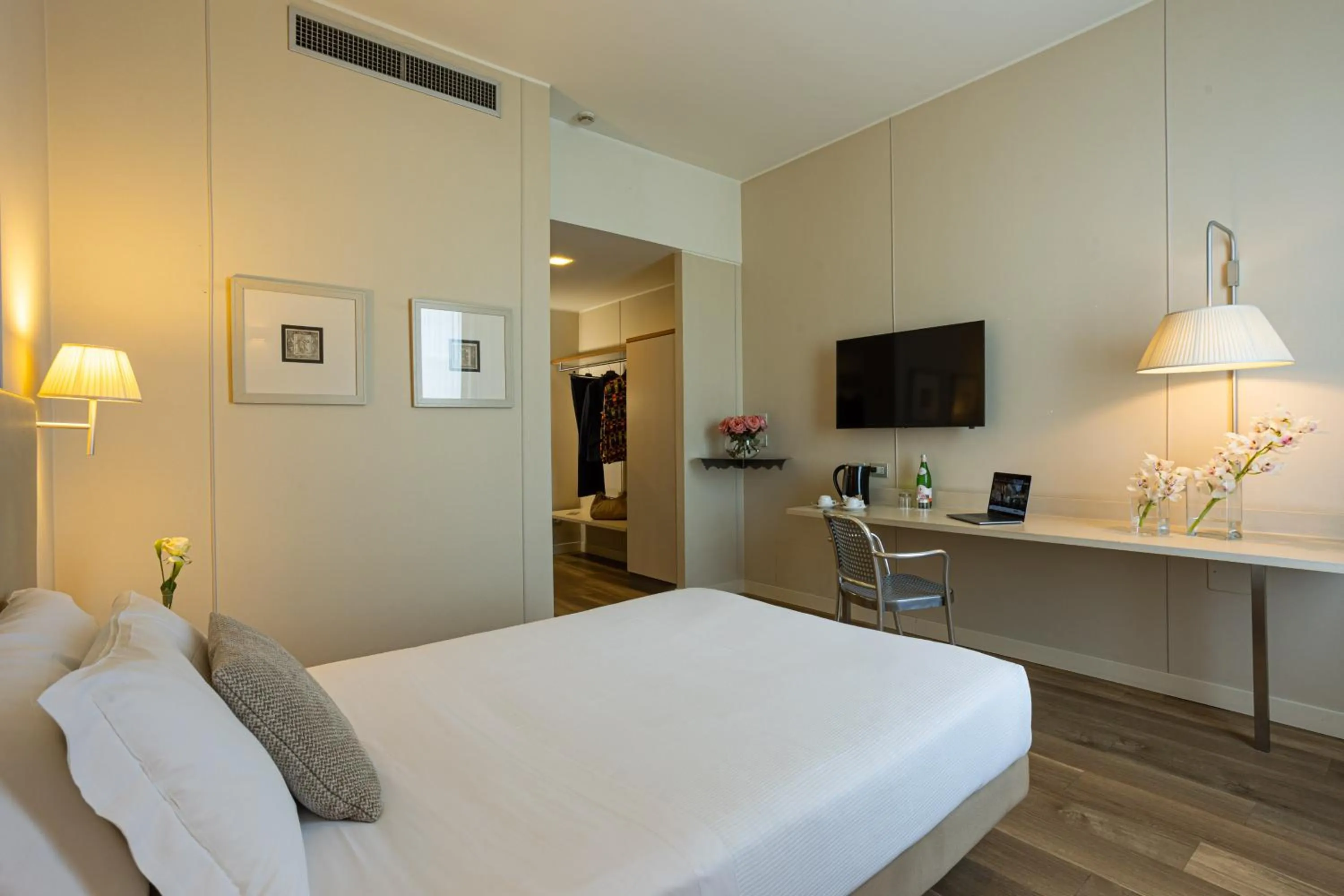 Photo of the whole room, Bed in Cosmo Hotel Palace