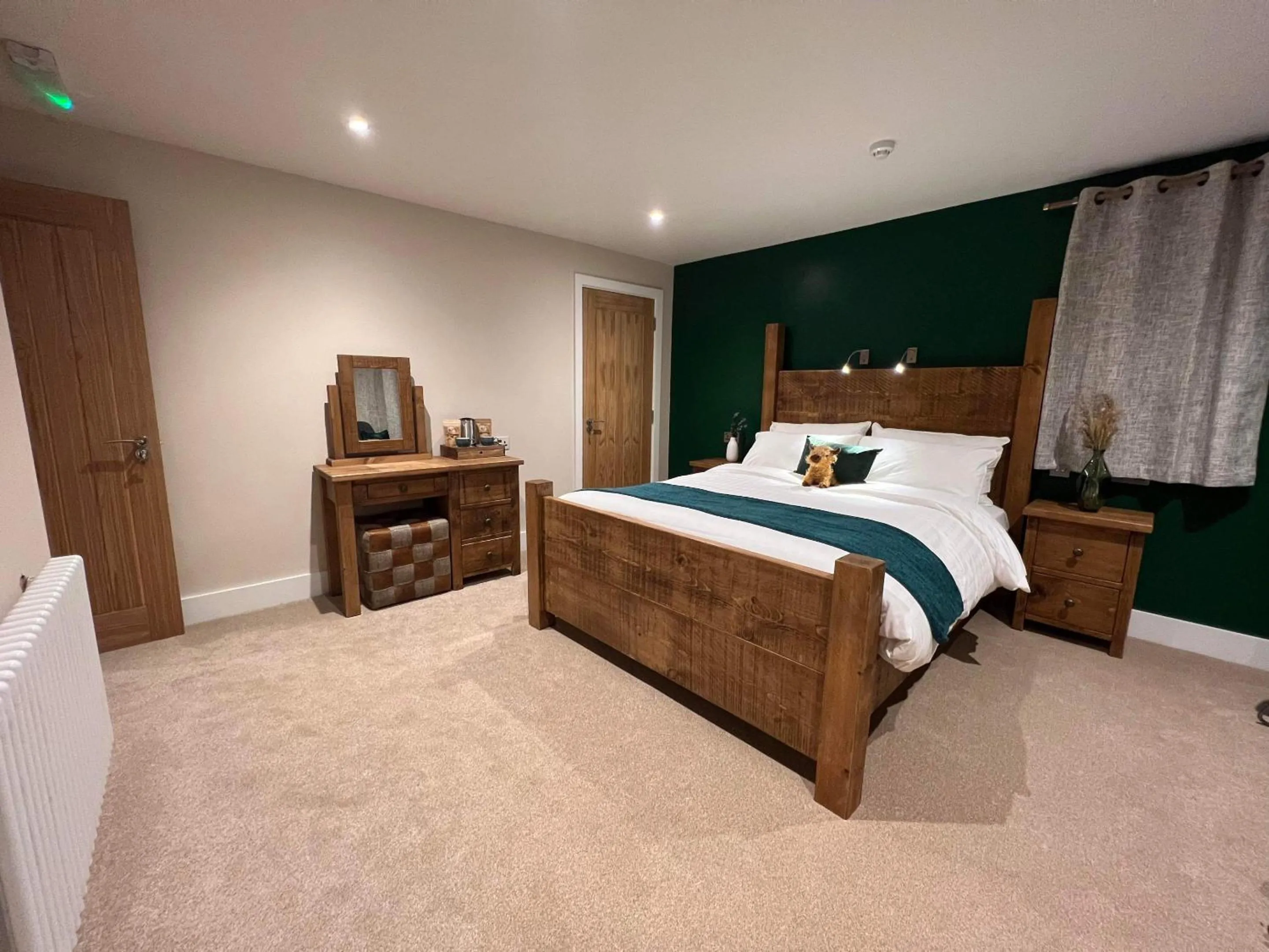 Bedroom, Bed in Bulls Head - Holymoorside