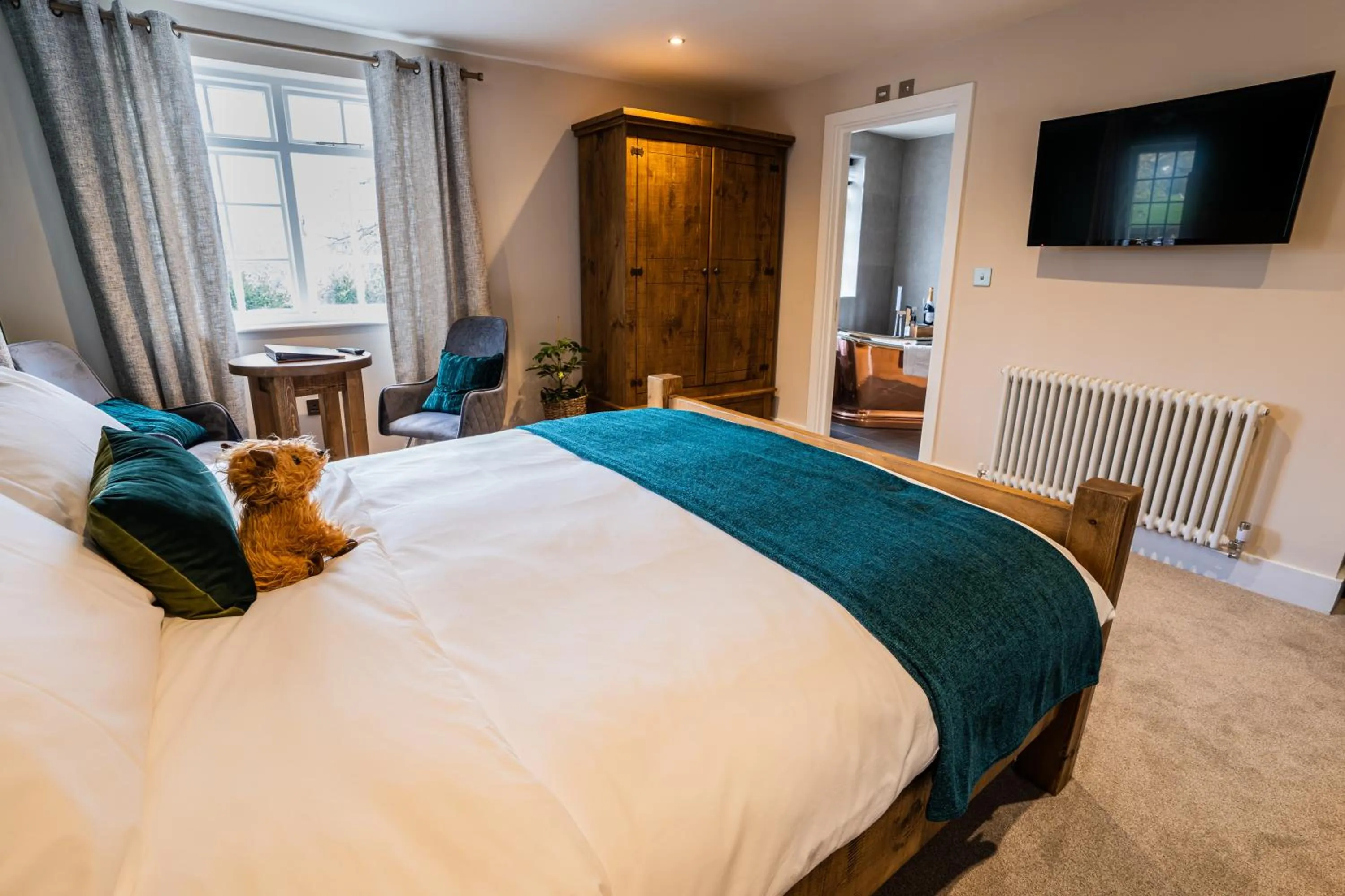 Bedroom, Bed in Bulls Head - Holymoorside