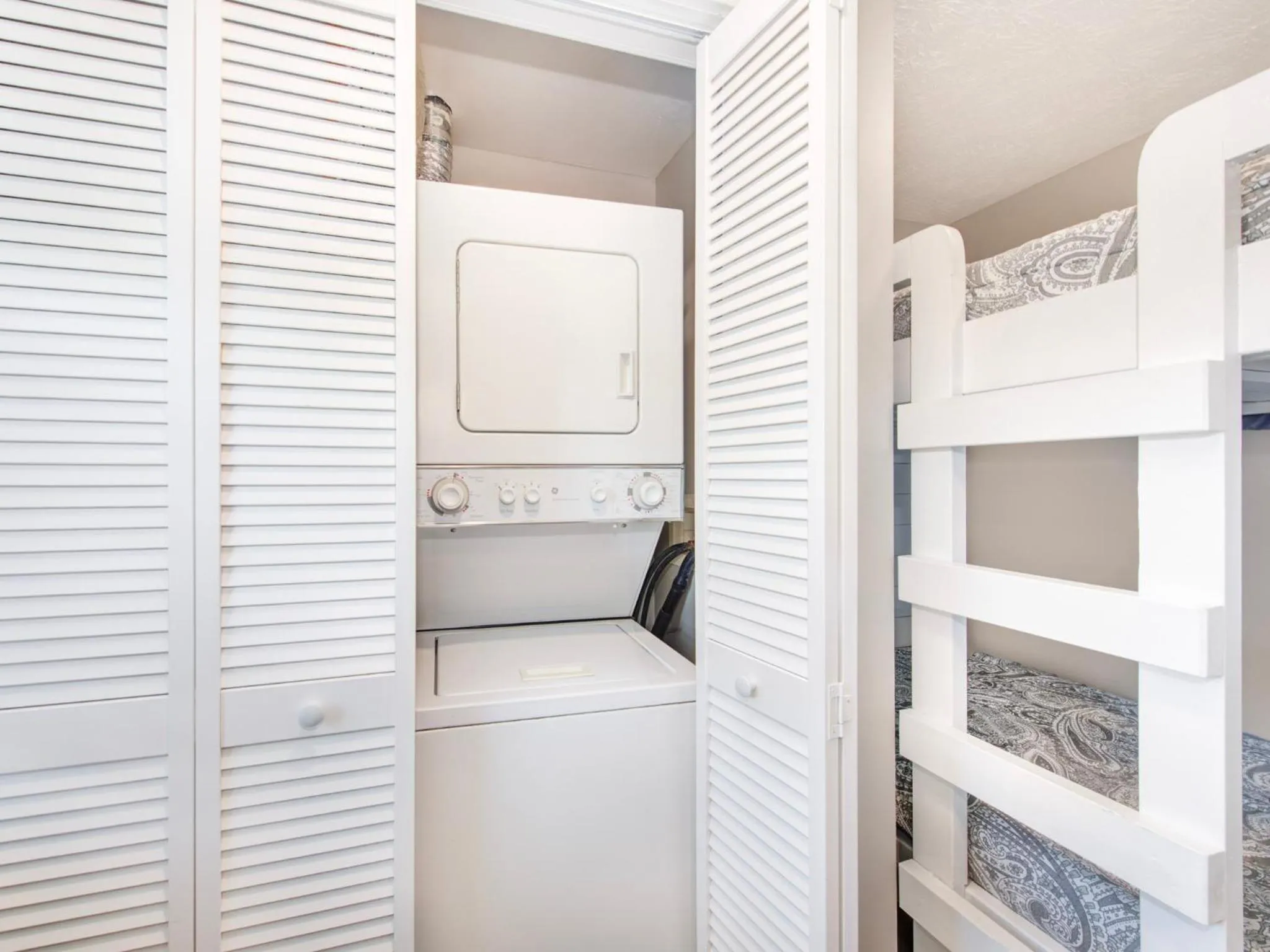 Kitchen or kitchenette in Lazy Bears Den 2103