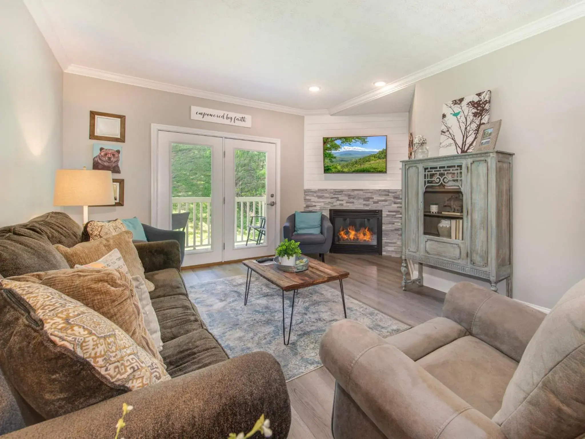 Lazy Bears Den 2103 Lazy Bears Den 2103