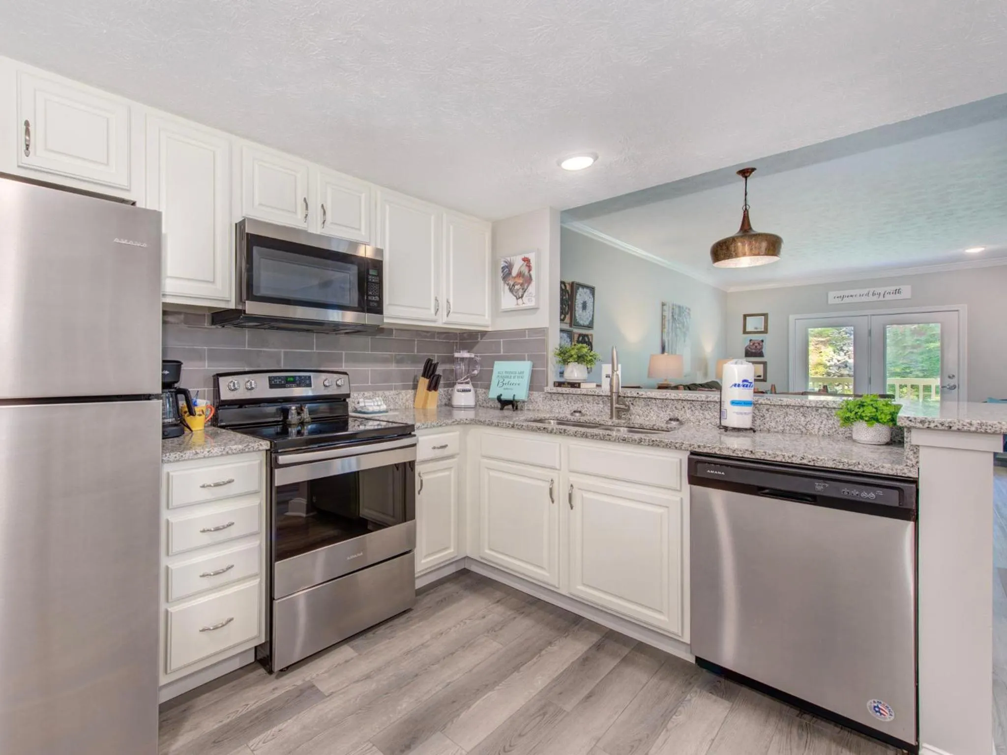 Kitchen or kitchenette in Lazy Bears Den 2103