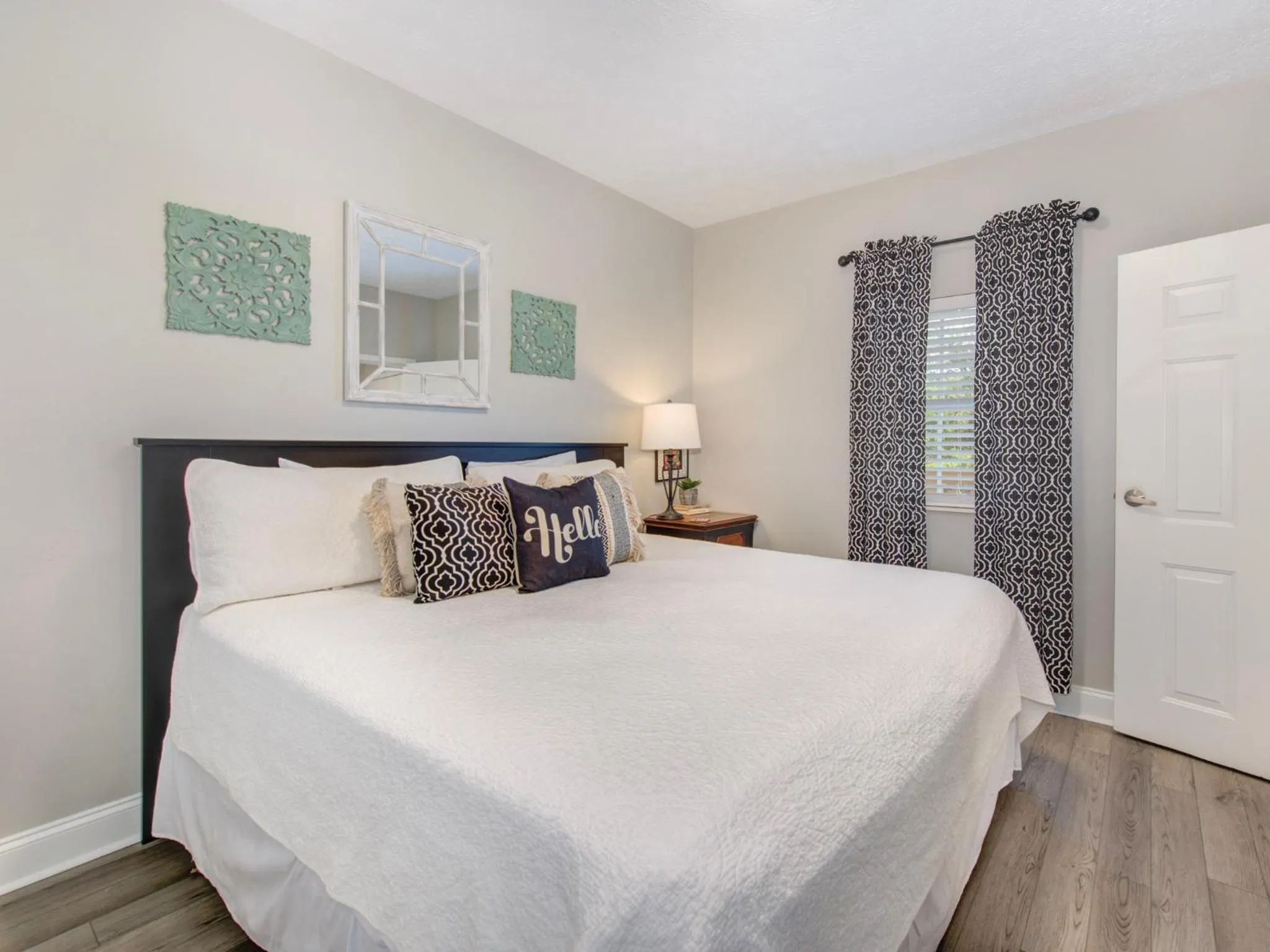 Bedroom, Bed in Lazy Bears Den 2103