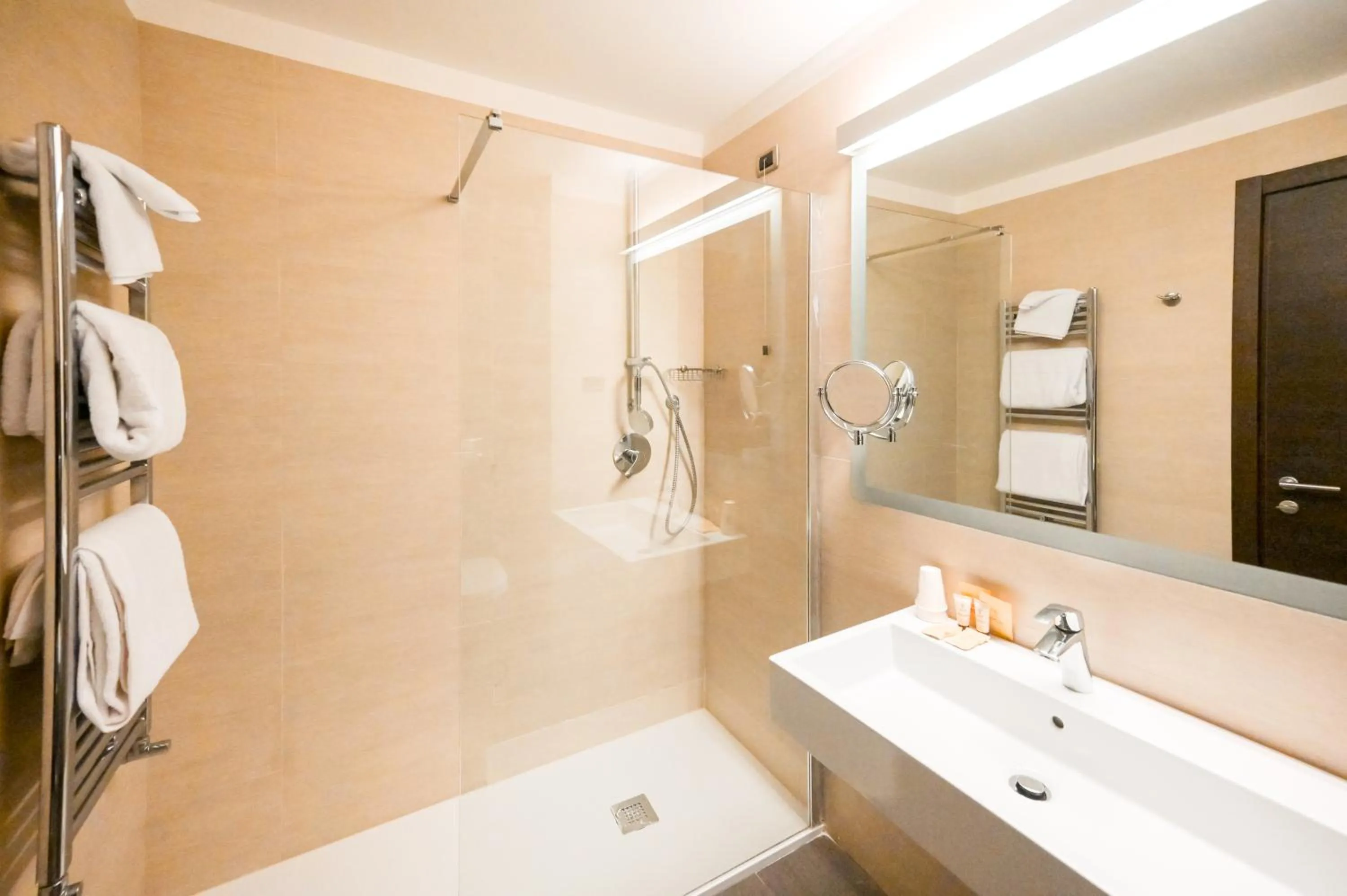 Bathroom in Hotel Selene Pomezia