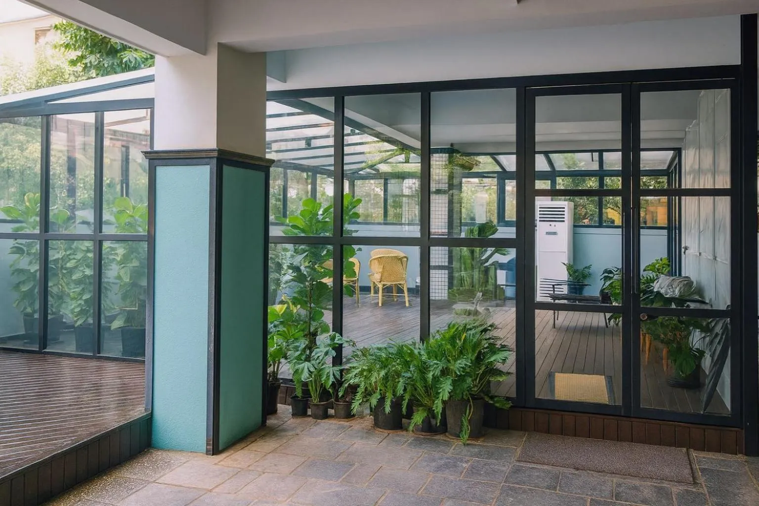 Restaurant/places to eat in White Fern Stays Serviced Apartments - Gachibowli