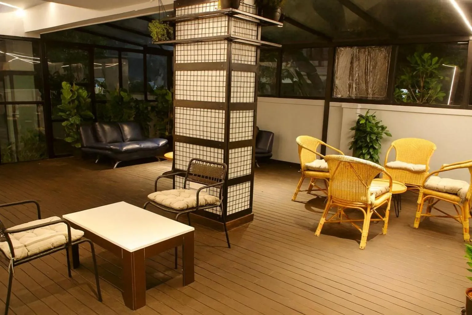 Restaurant/places to eat in White Fern Stays Serviced Apartments - Gachibowli