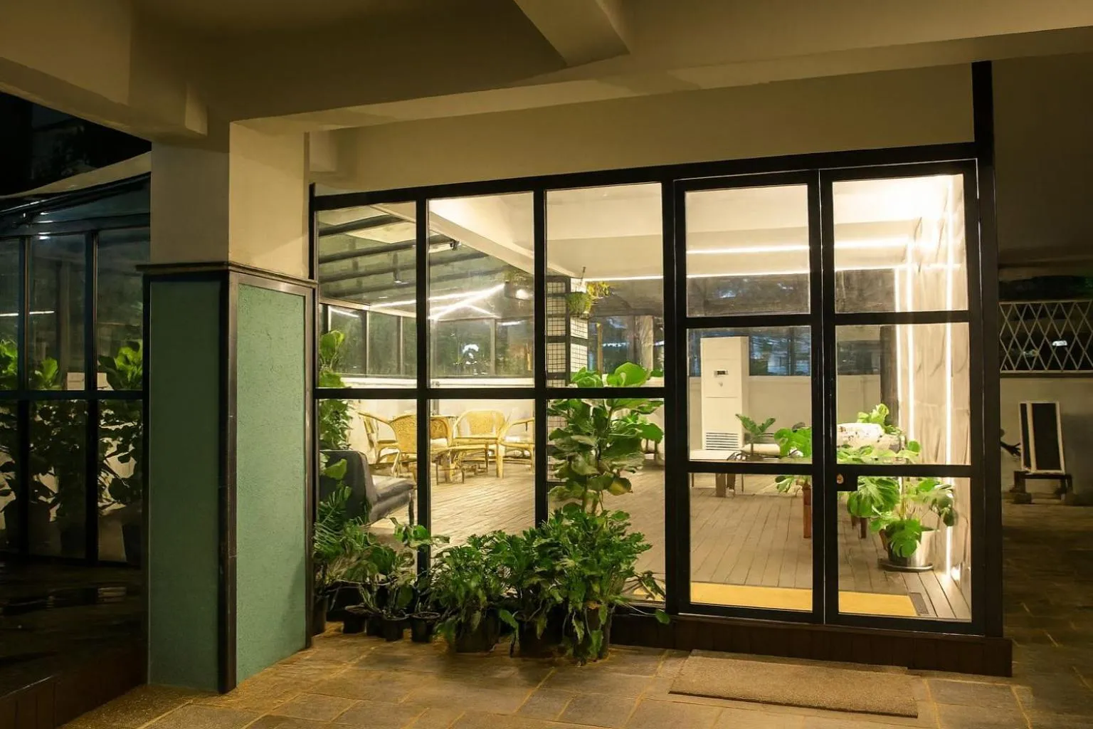 Restaurant/places to eat in White Fern Stays Serviced Apartments - Gachibowli