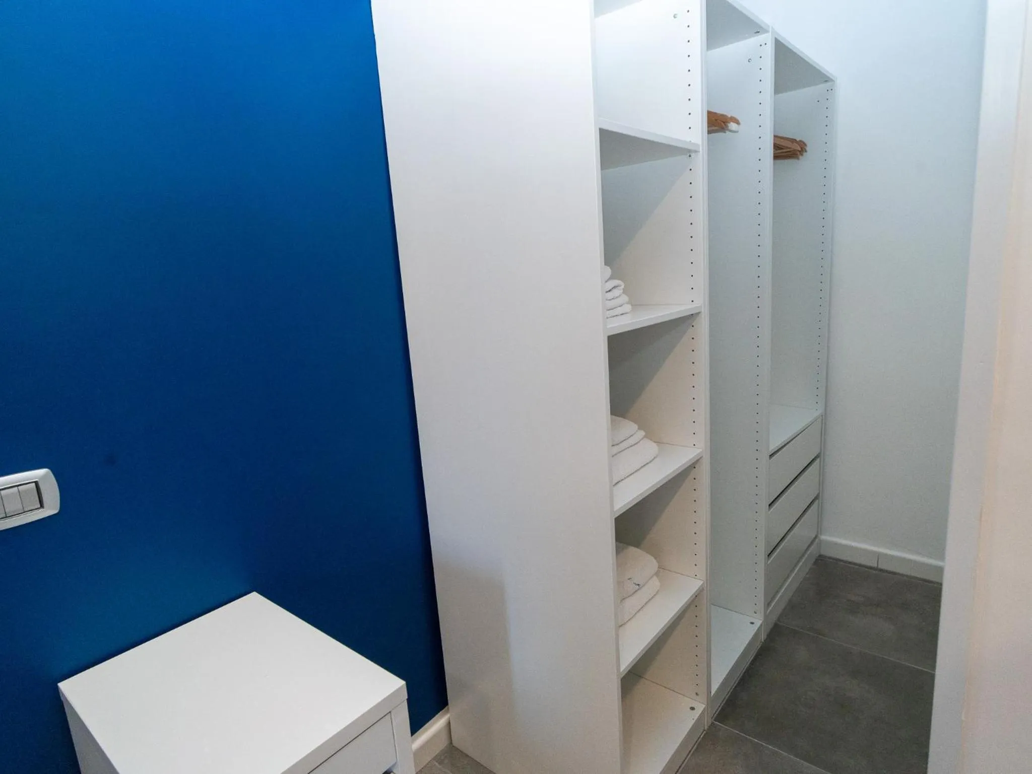 wardrobe in B&B i Murales