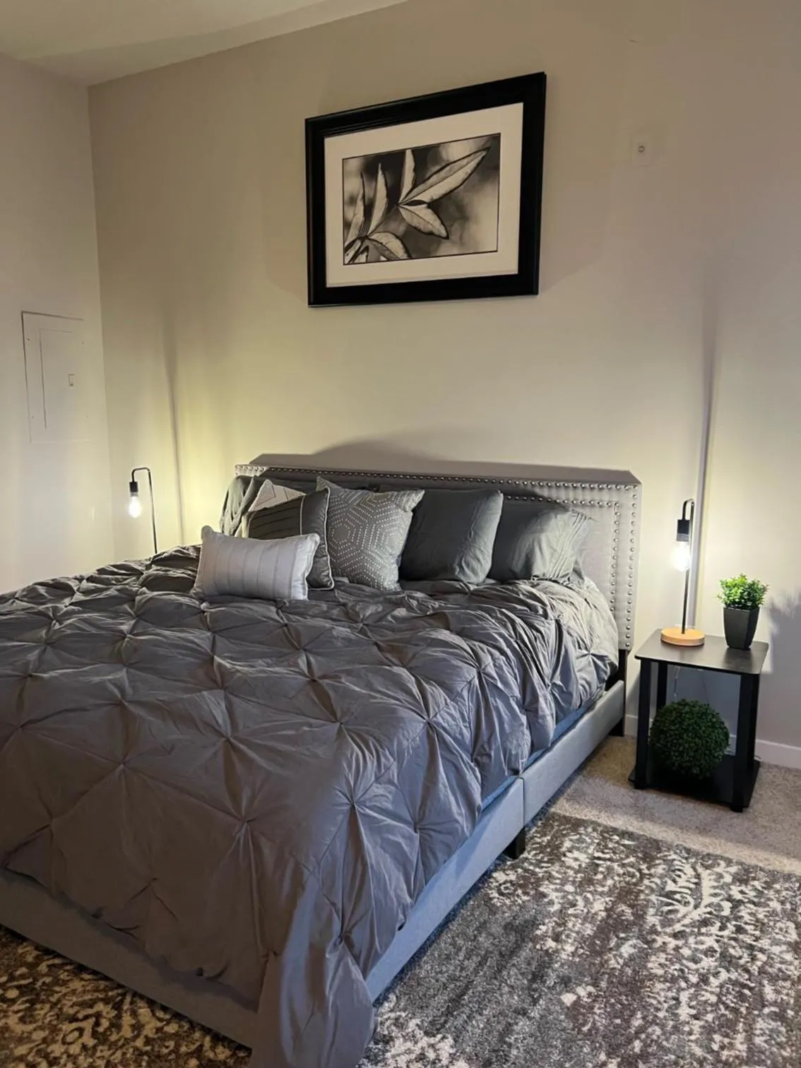 Uptown Townhouse Studio Apartment -WiFi-10 min walk to Spectrum Center